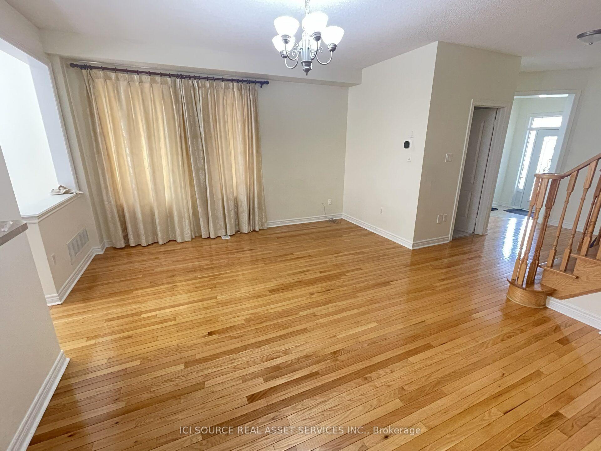 Photo 4 of Unit Upper, 646 Coach Drive, Mississauga, Hurontario — HOMEH