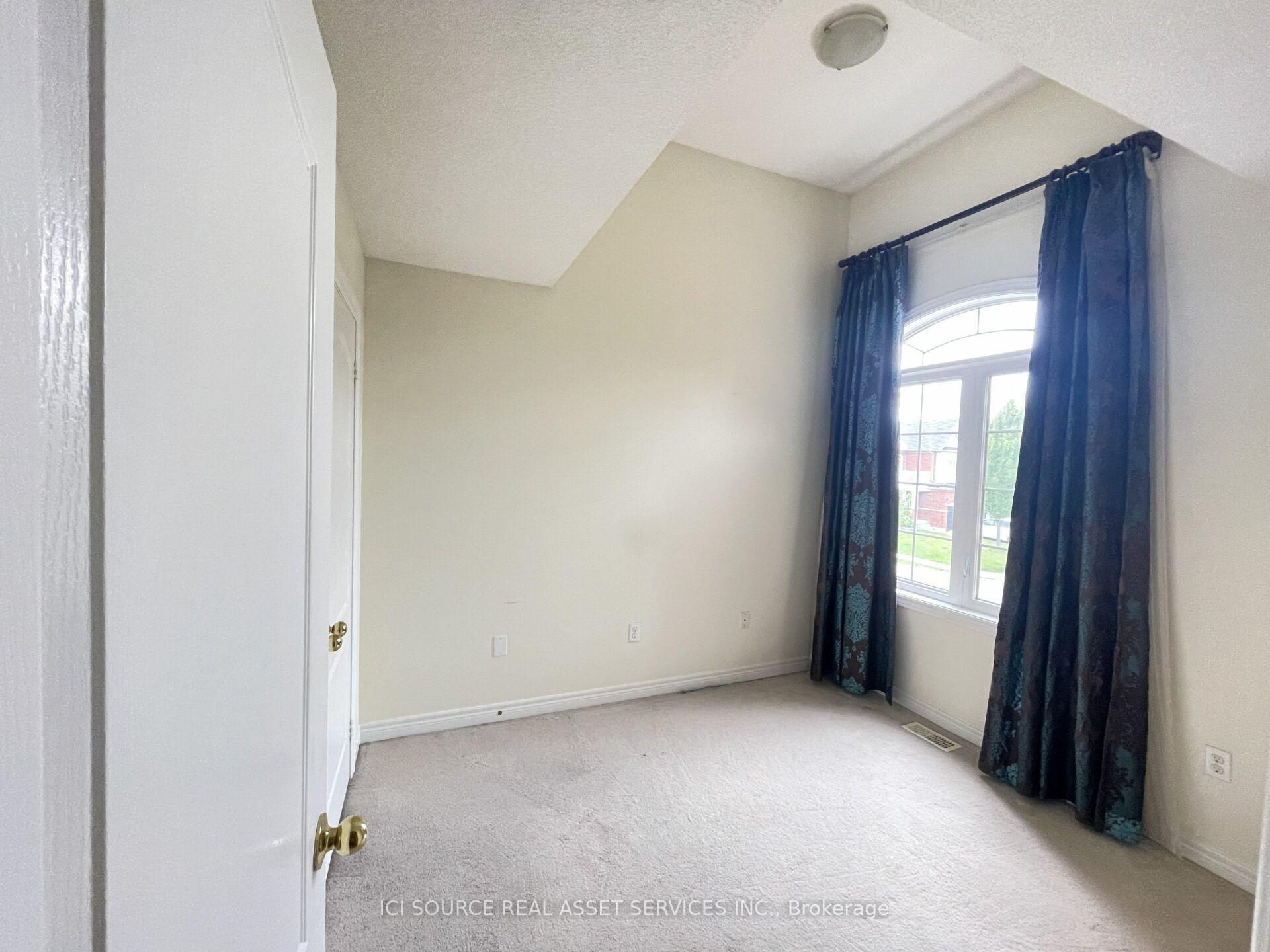 Photo 10 of Unit Upper, 646 Coach Drive, Mississauga, Hurontario — HOMEH