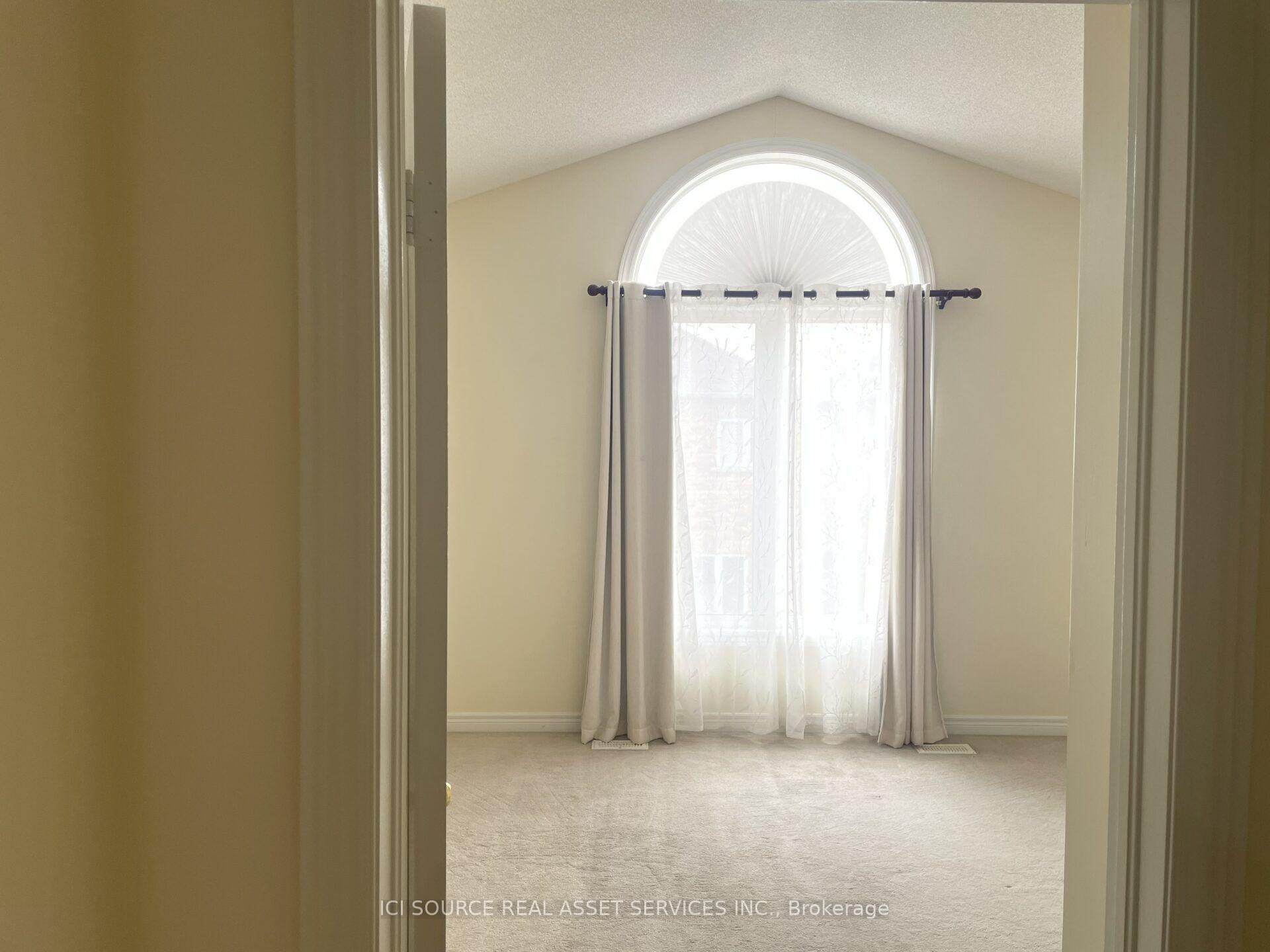 Photo 13 of Unit Upper, 646 Coach Drive, Mississauga, Hurontario — HOMEH