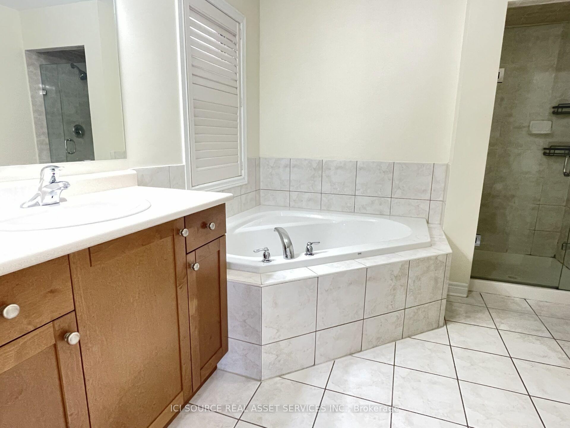 Photo 16 of Unit Upper, 646 Coach Drive, Mississauga, Hurontario — HOMEH