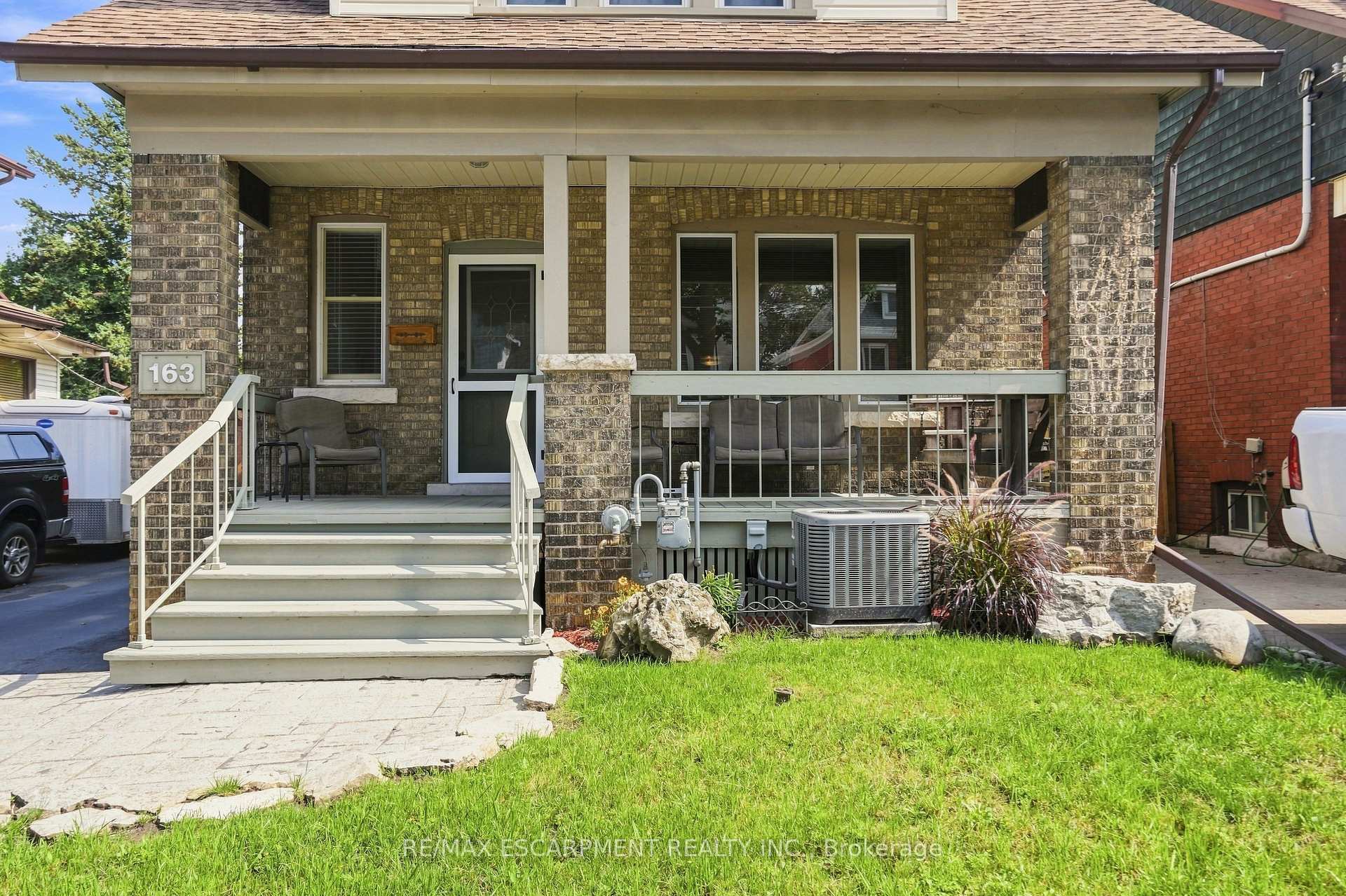 Photo 4 of 163 Grosvenor Avenue S, Hamilton, Delta — HOMEH
