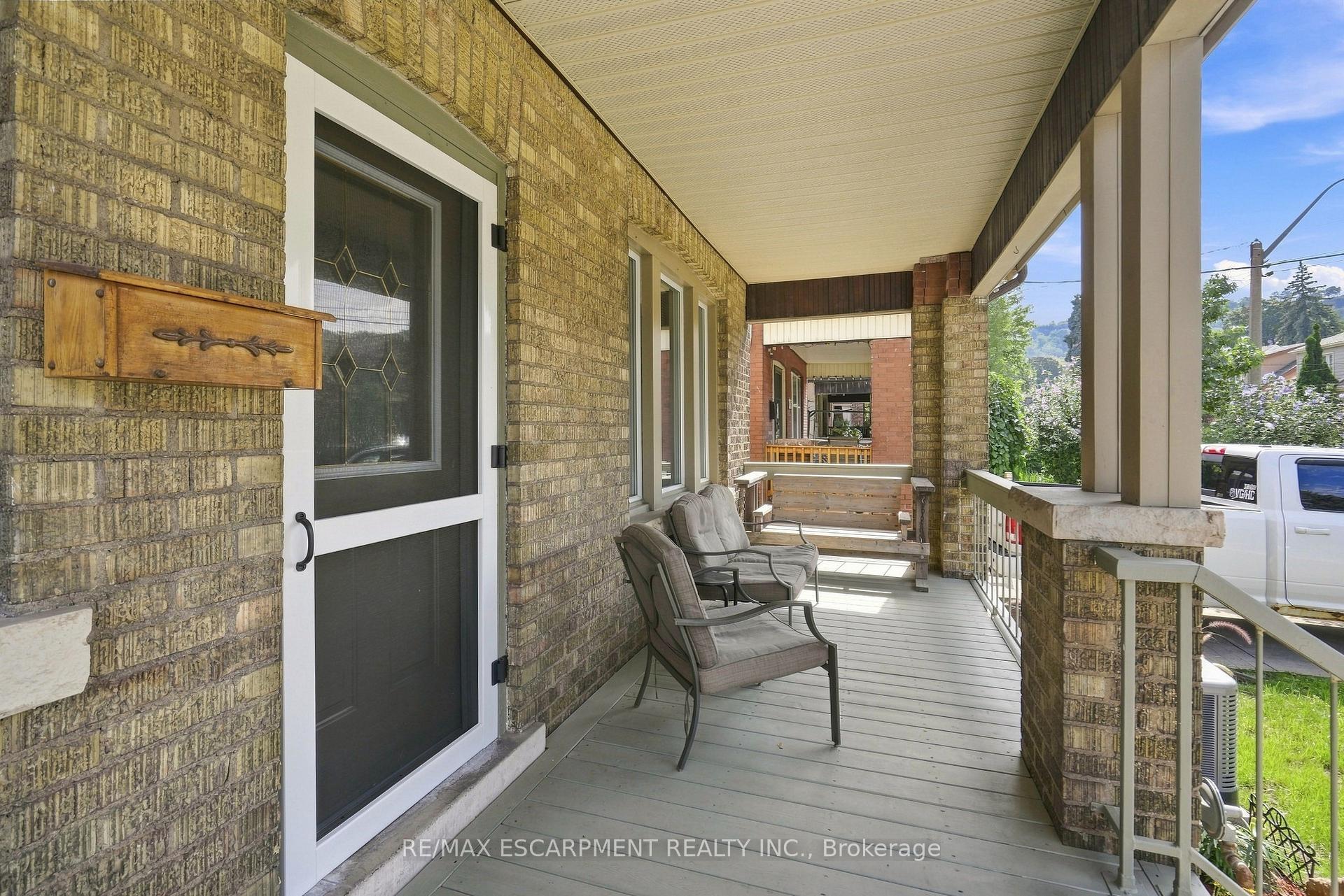 Photo 5 of 163 Grosvenor Avenue S, Hamilton, Delta — HOMEH