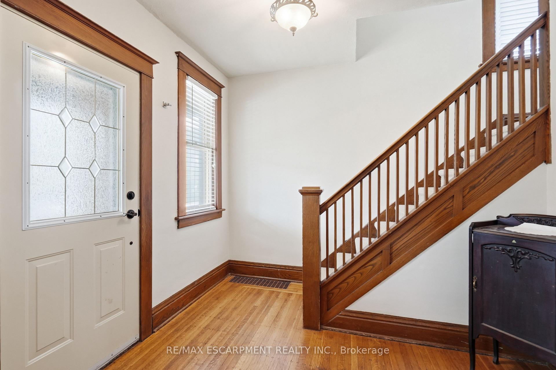 Photo 8 of 163 Grosvenor Avenue S, Hamilton, Delta — HOMEH