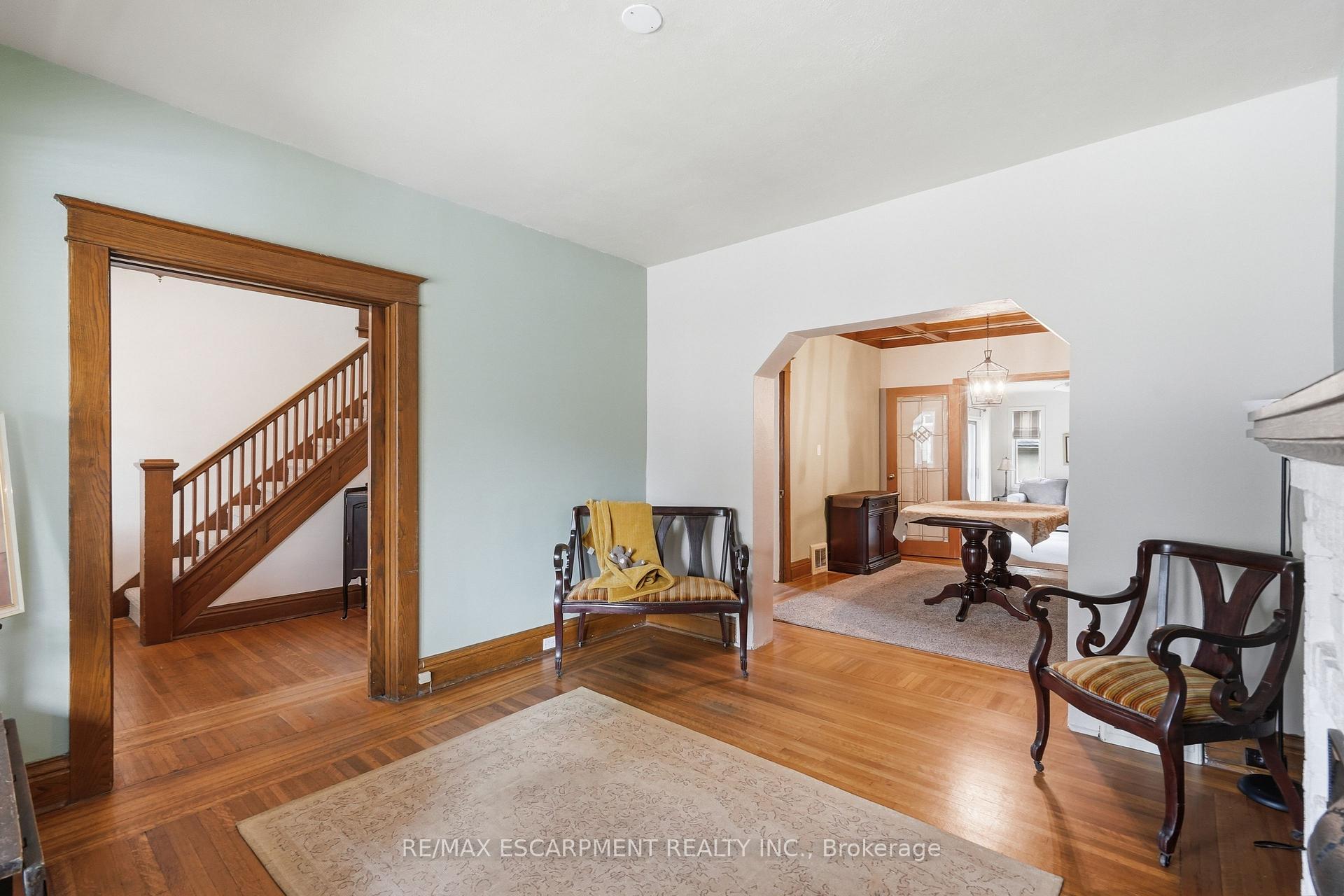 Photo 9 of 163 Grosvenor Avenue S, Hamilton, Delta — HOMEH