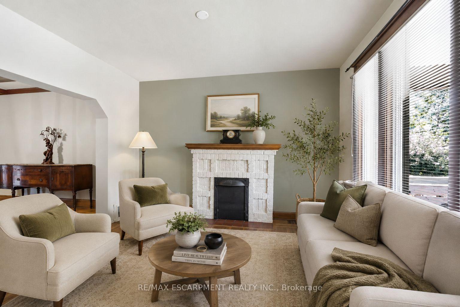 Photo 12 of 163 Grosvenor Avenue S, Hamilton, Delta — HOMEH