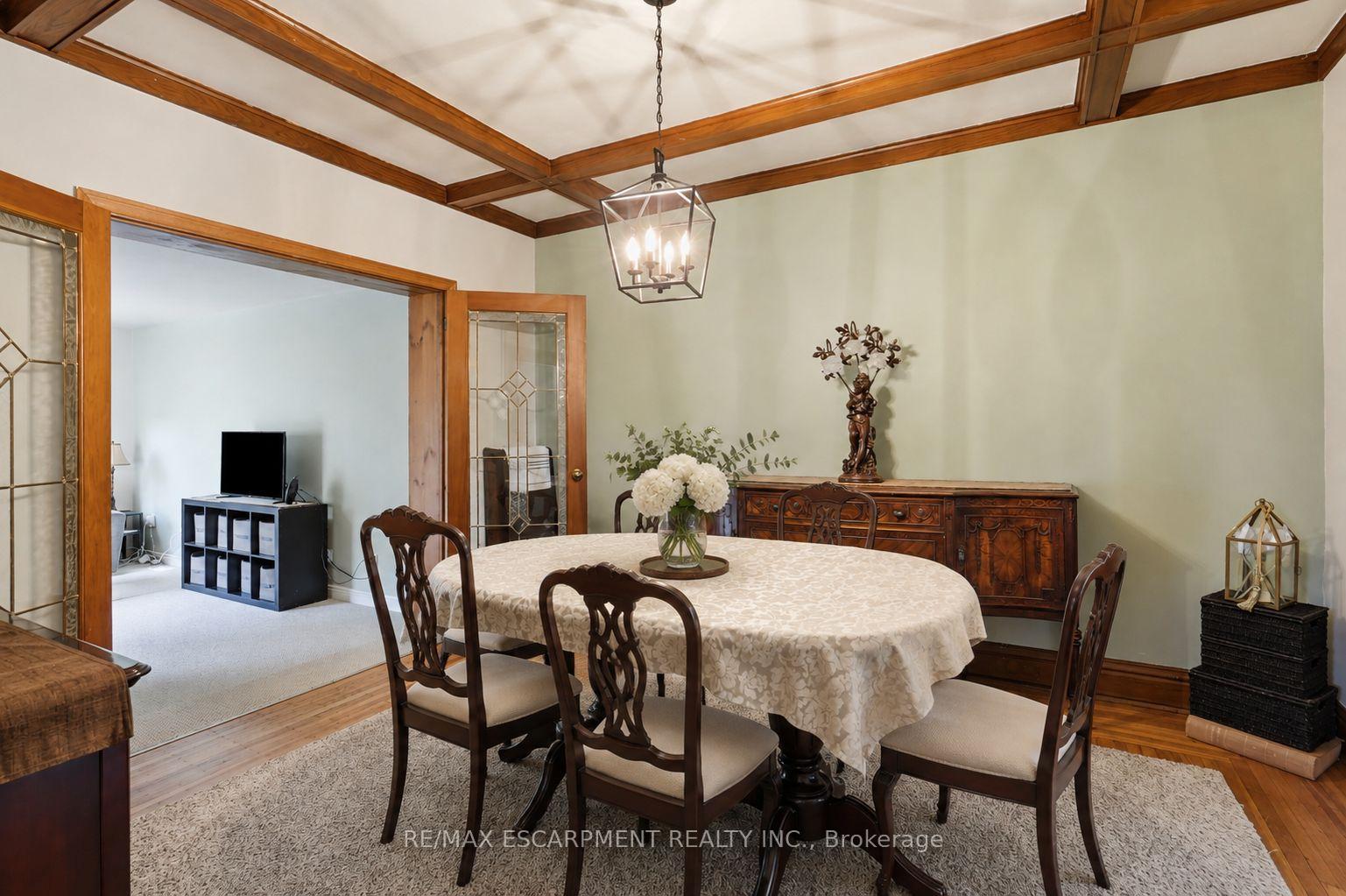 Photo 13 of 163 Grosvenor Avenue S, Hamilton, Delta — HOMEH