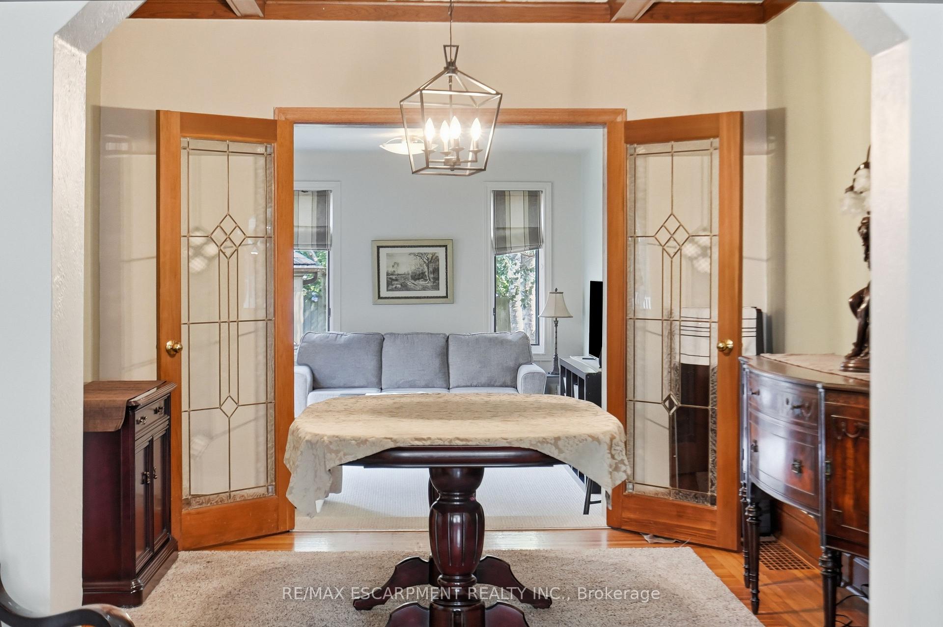 Photo 15 of 163 Grosvenor Avenue S, Hamilton, Delta — HOMEH