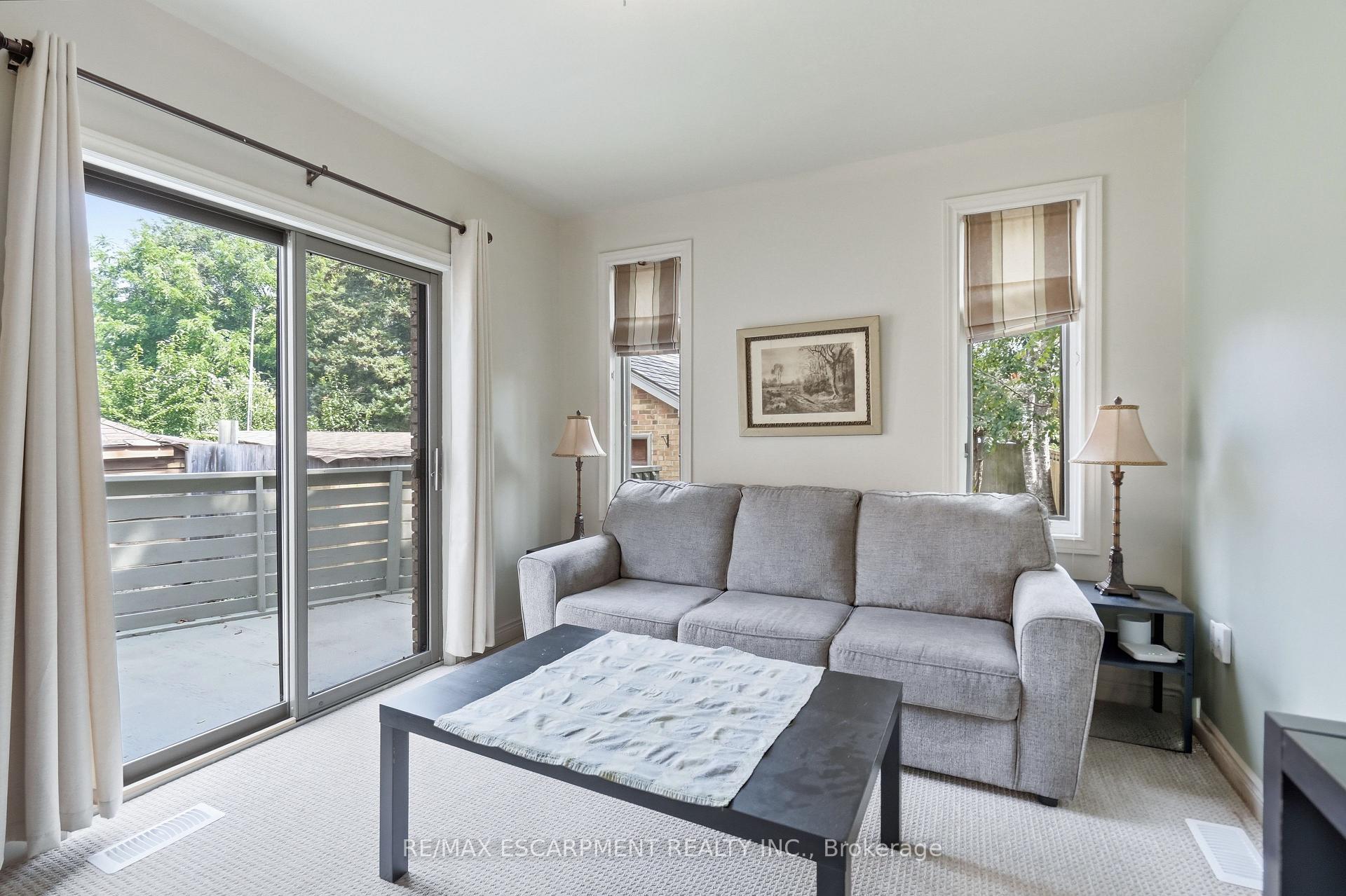 Photo 18 of 163 Grosvenor Avenue S, Hamilton, Delta — HOMEH