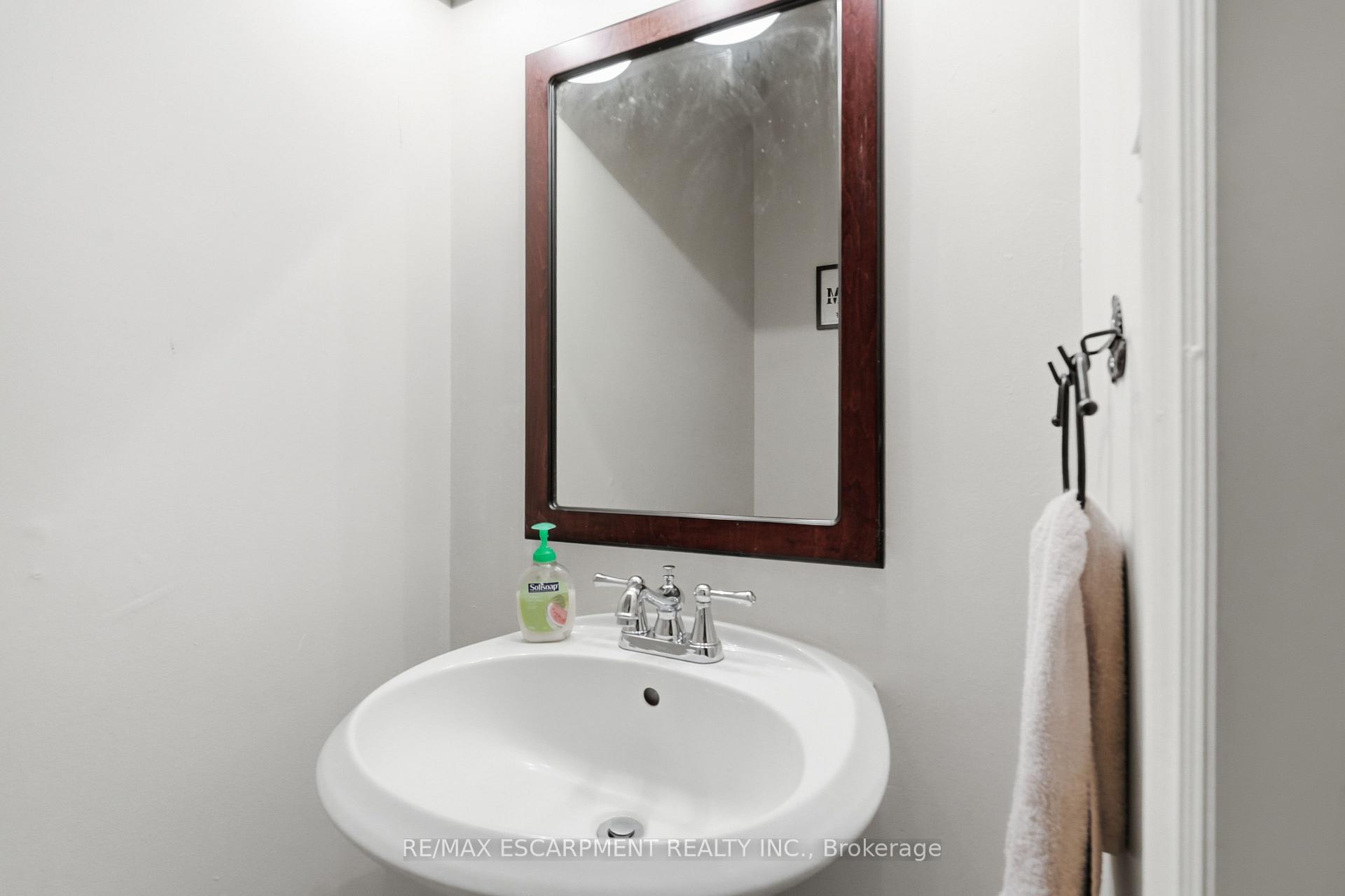 Photo 21 of 163 Grosvenor Avenue S, Hamilton, Delta — HOMEH