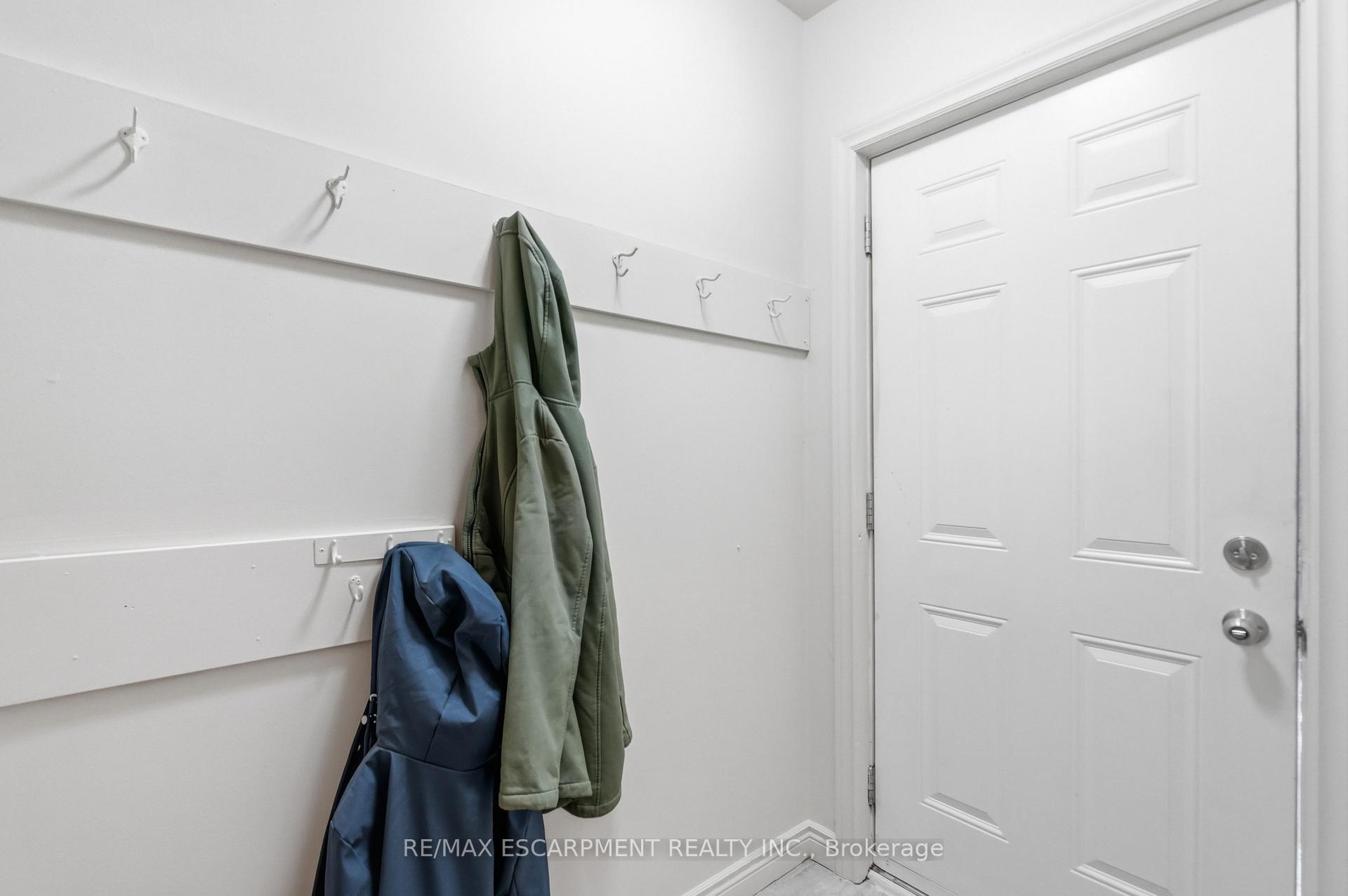 Photo 22 of 163 Grosvenor Avenue S, Hamilton, Delta — HOMEH
