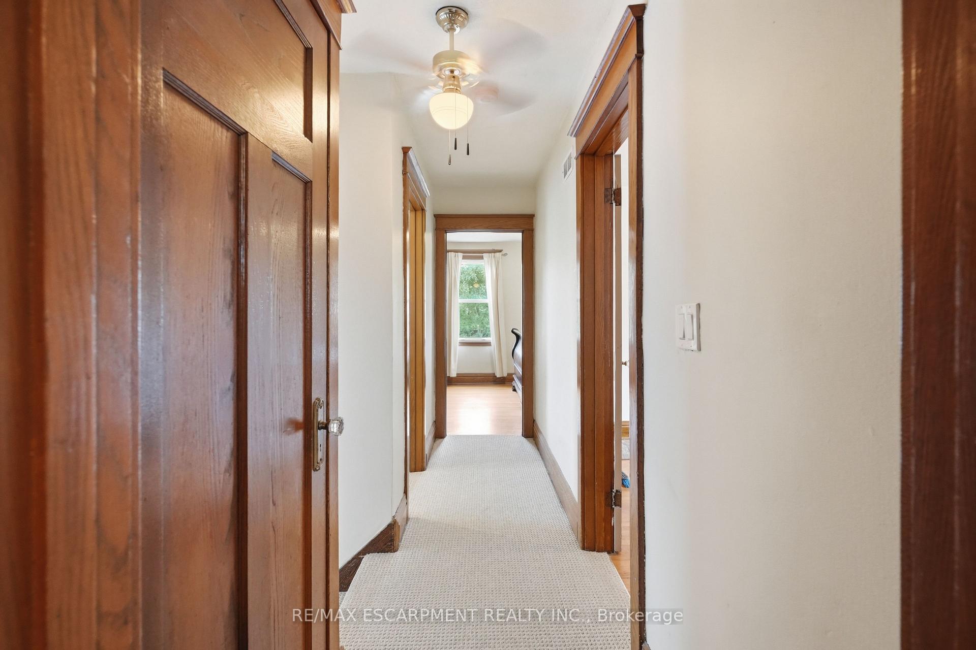 Photo 24 of 163 Grosvenor Avenue S, Hamilton, Delta — HOMEH