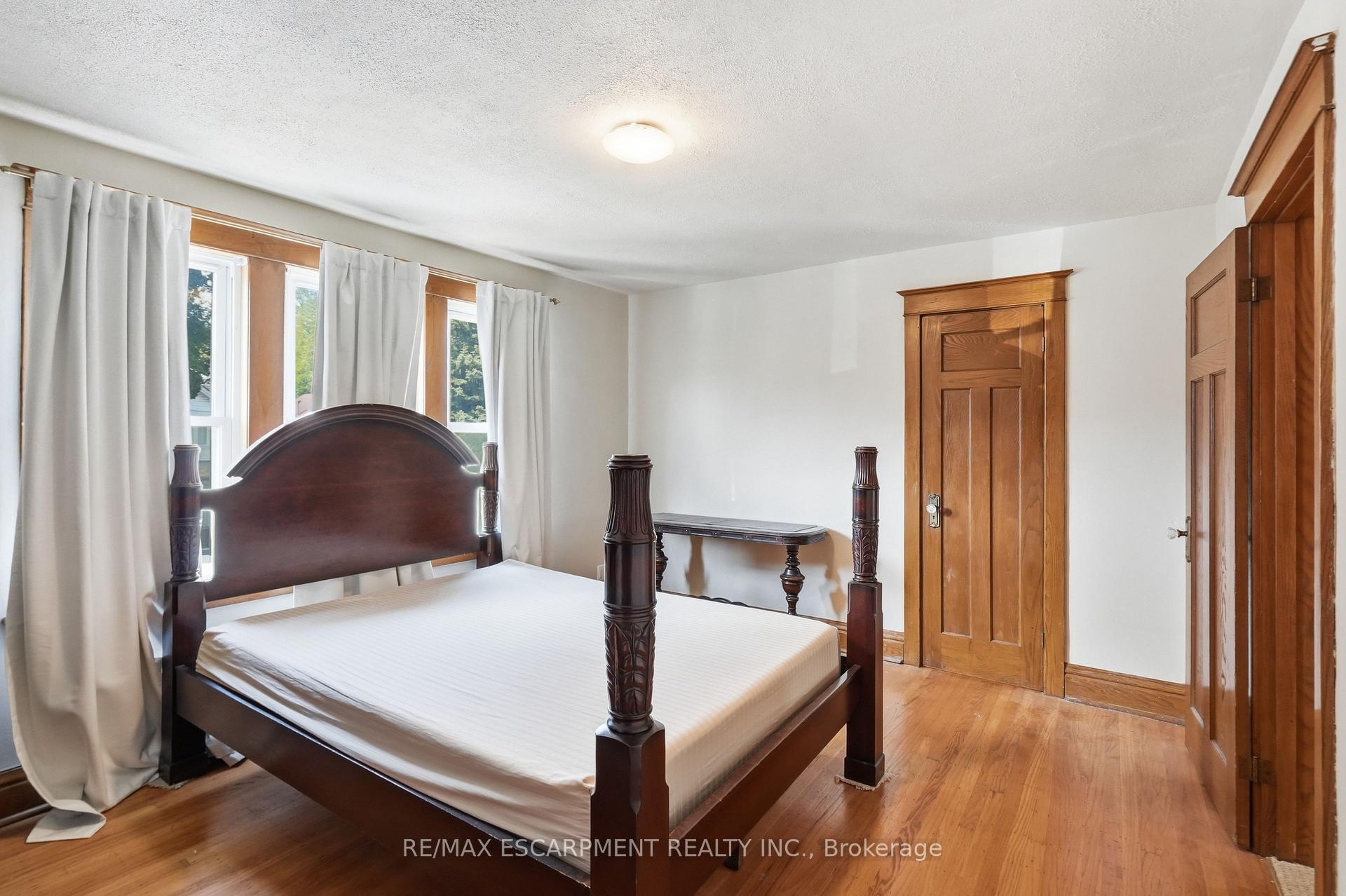Photo 27 of 163 Grosvenor Avenue S, Hamilton, Delta — HOMEH