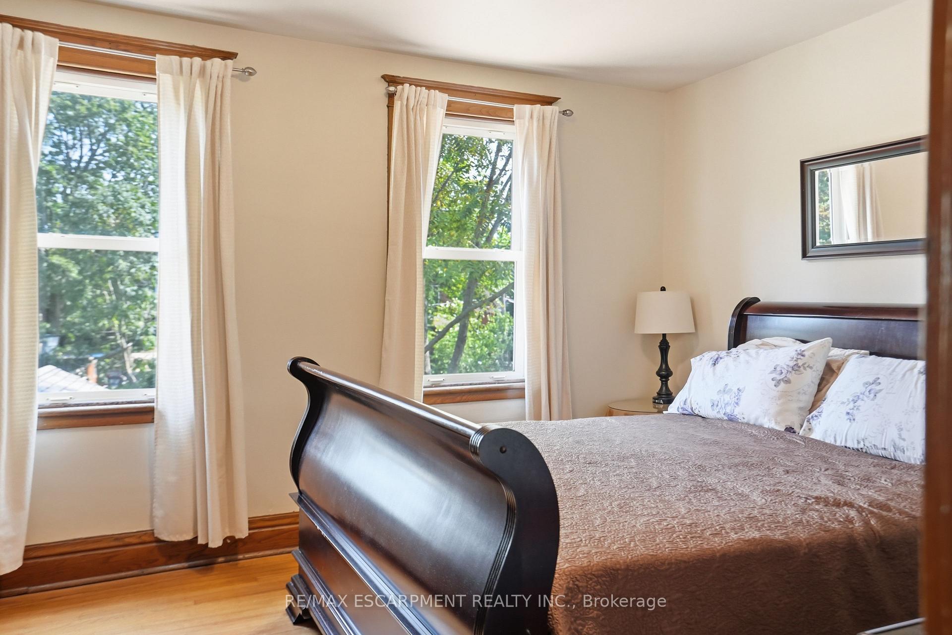 Photo 29 of 163 Grosvenor Avenue S, Hamilton, Delta — HOMEH