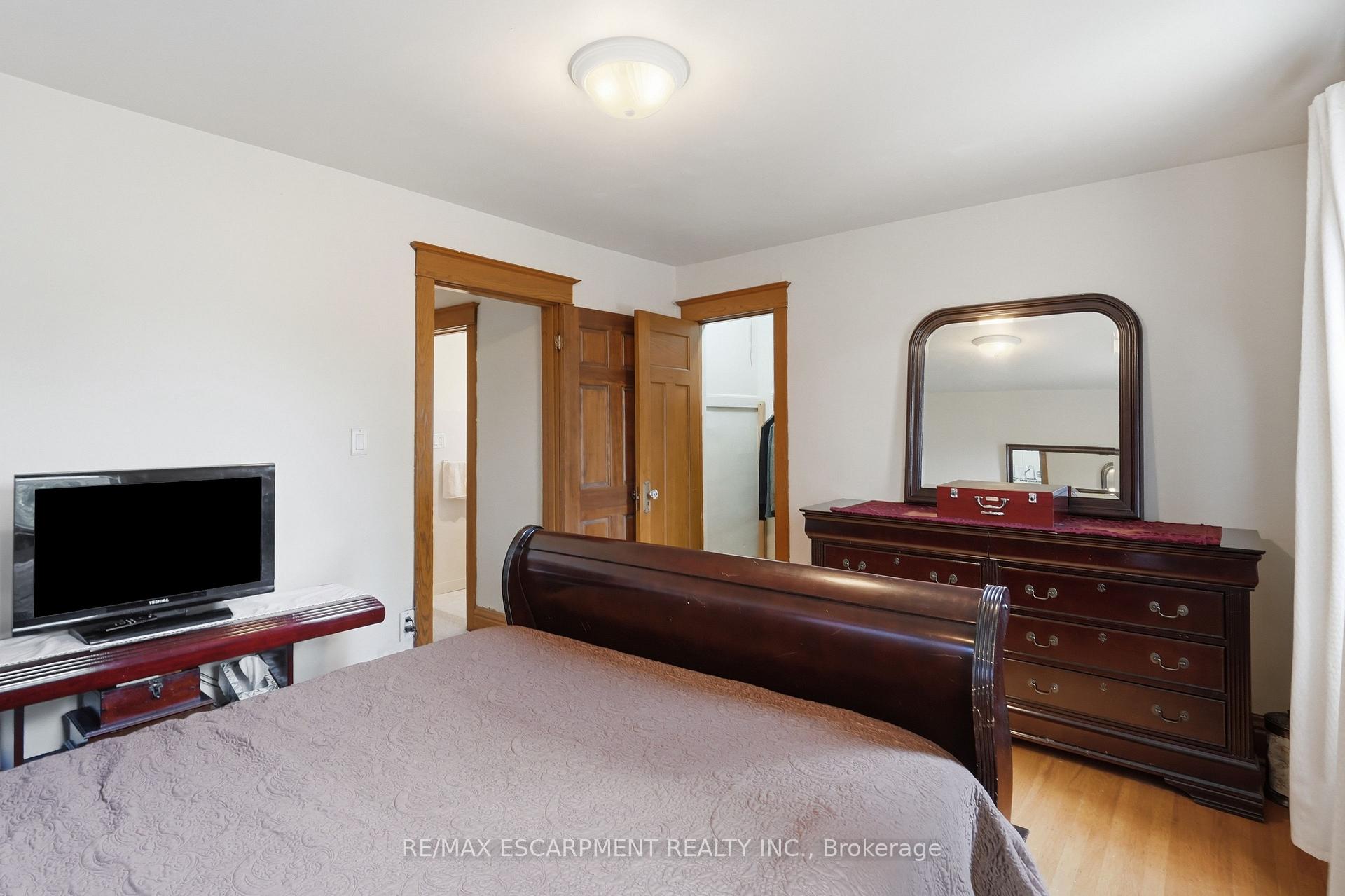 Photo 30 of 163 Grosvenor Avenue S, Hamilton, Delta — HOMEH