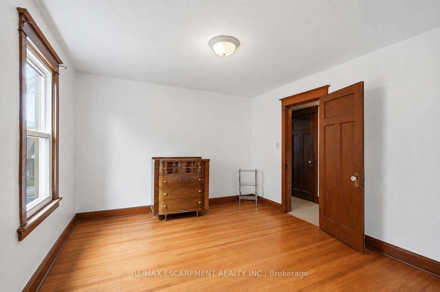 Photo 31 of 163 Grosvenor Avenue S, Hamilton, Delta — HOMEH