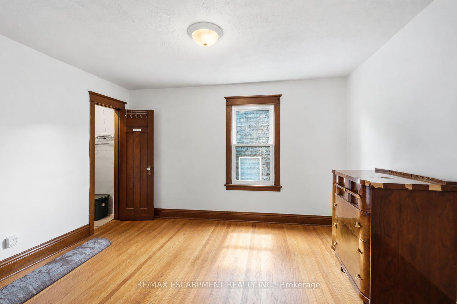 Photo 32 of 163 Grosvenor Avenue S, Hamilton, Delta — HOMEH