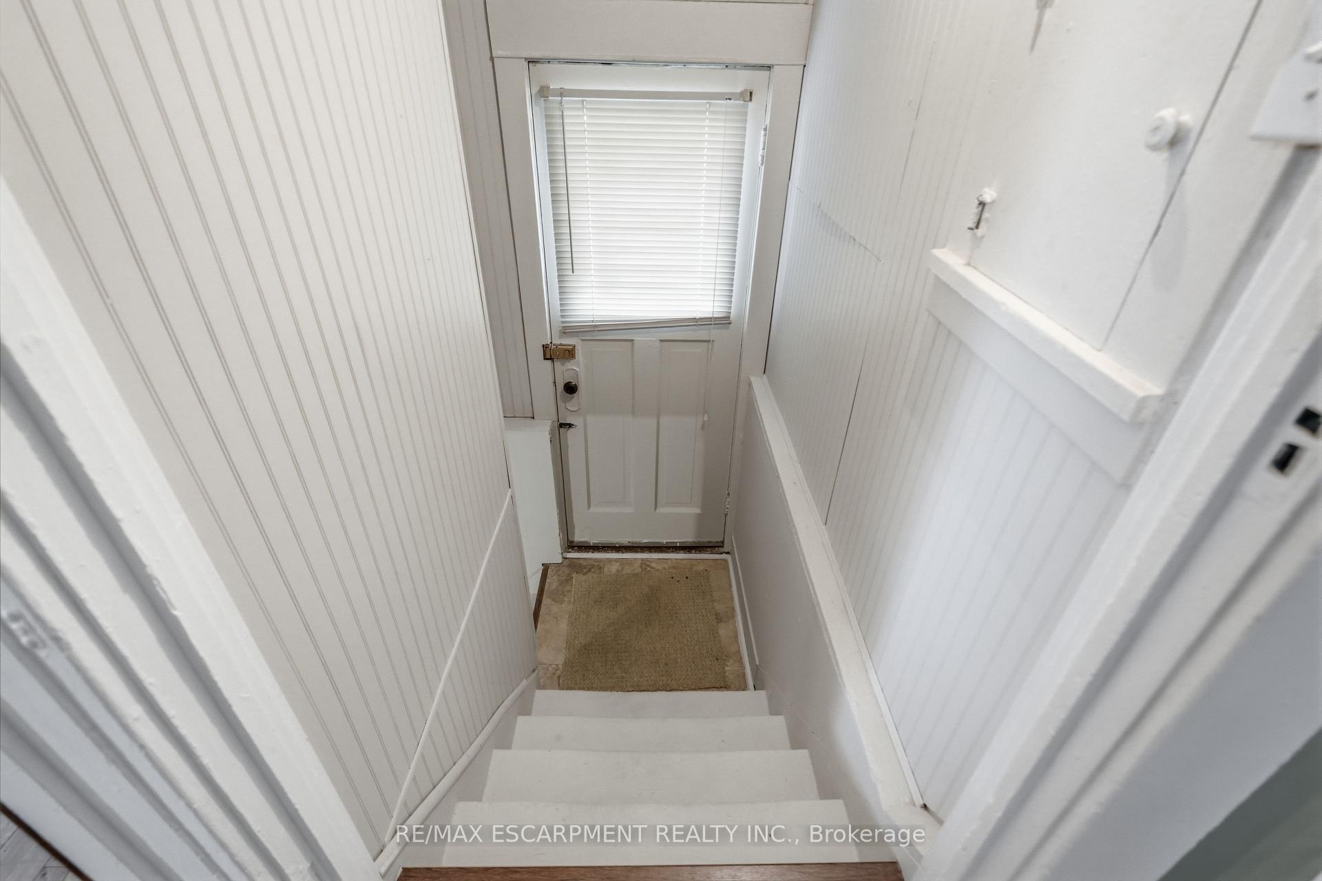 Photo 35 of 163 Grosvenor Avenue S, Hamilton, Delta — HOMEH