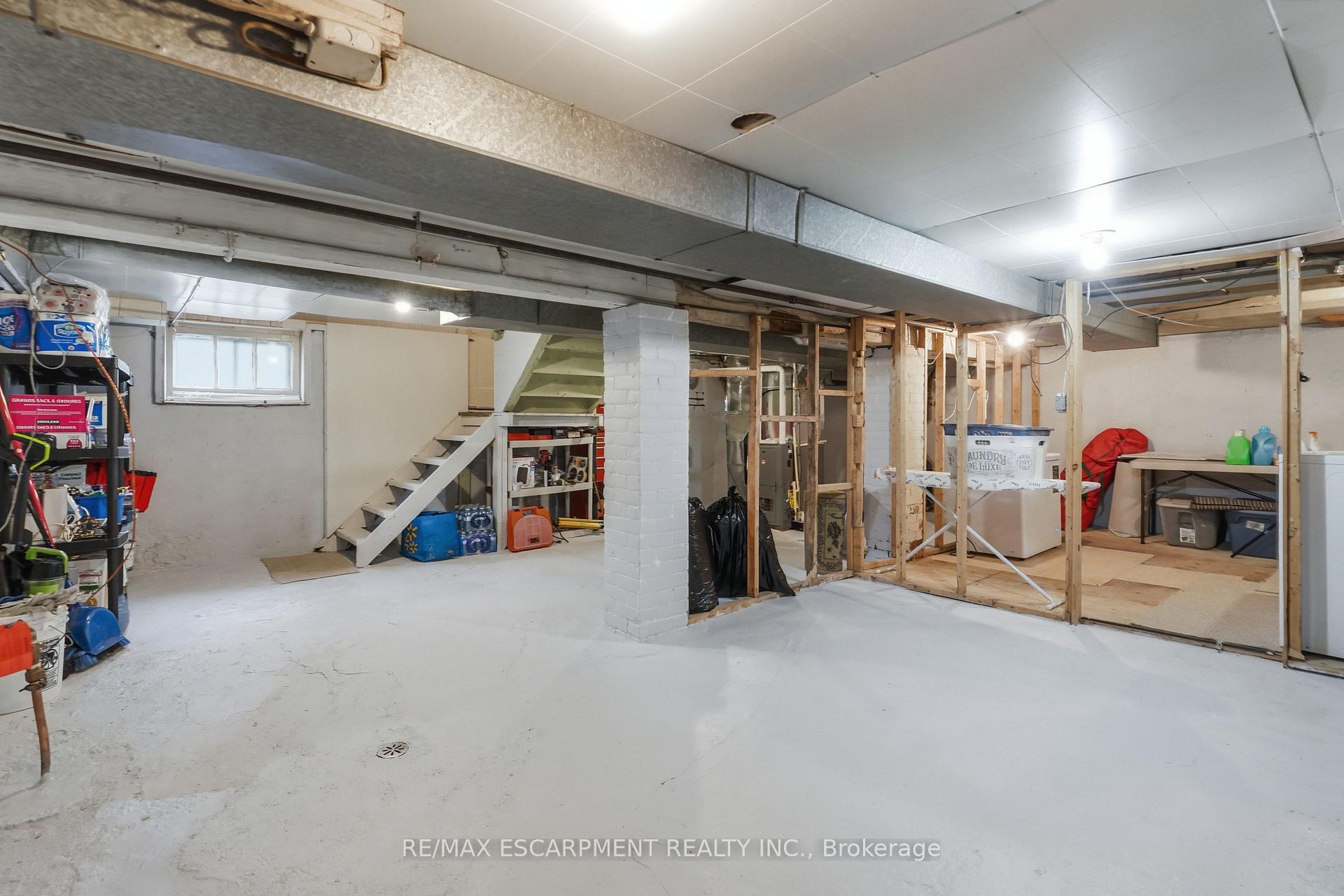 Photo 36 of 163 Grosvenor Avenue S, Hamilton, Delta — HOMEH