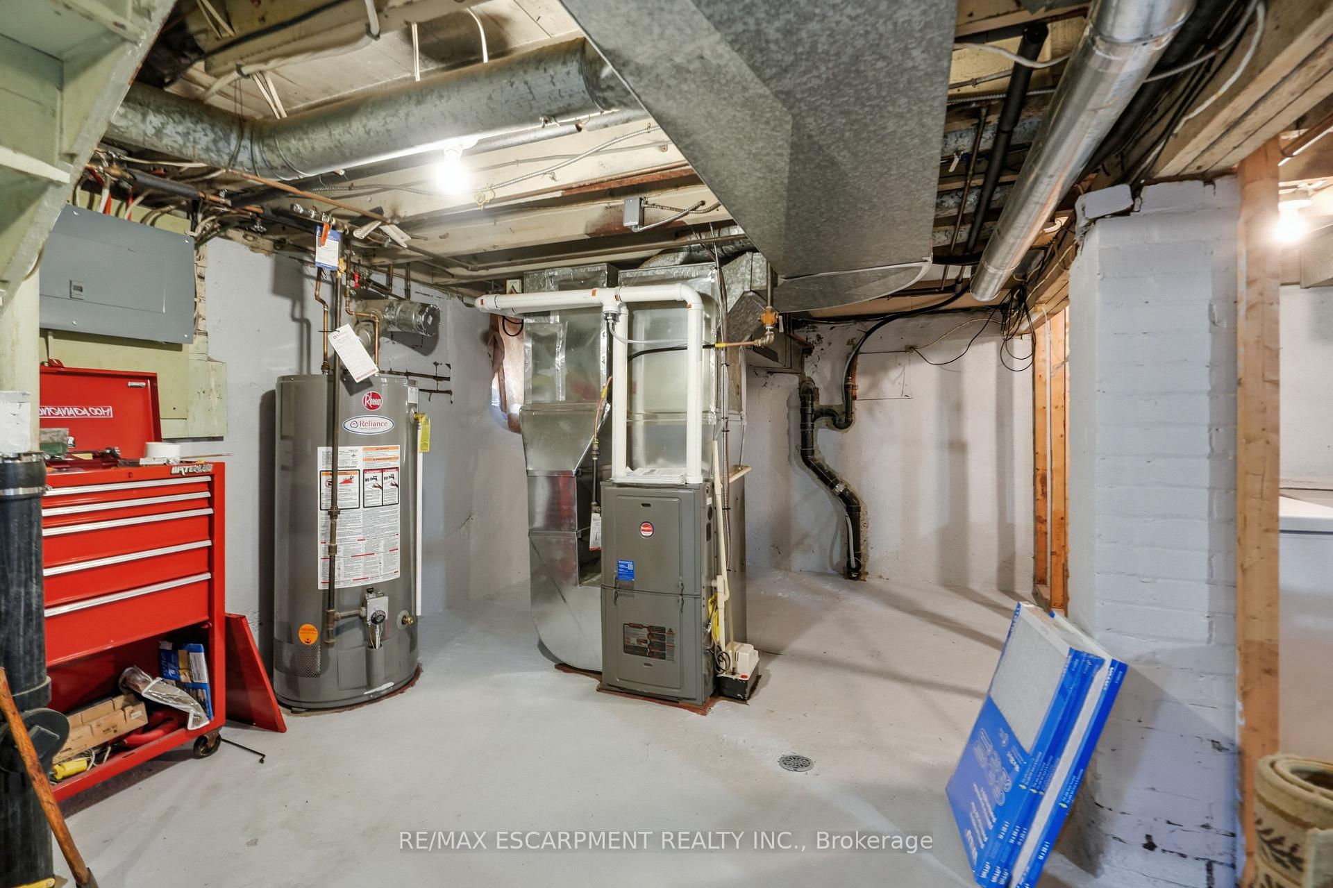 Photo 37 of 163 Grosvenor Avenue S, Hamilton, Delta — HOMEH