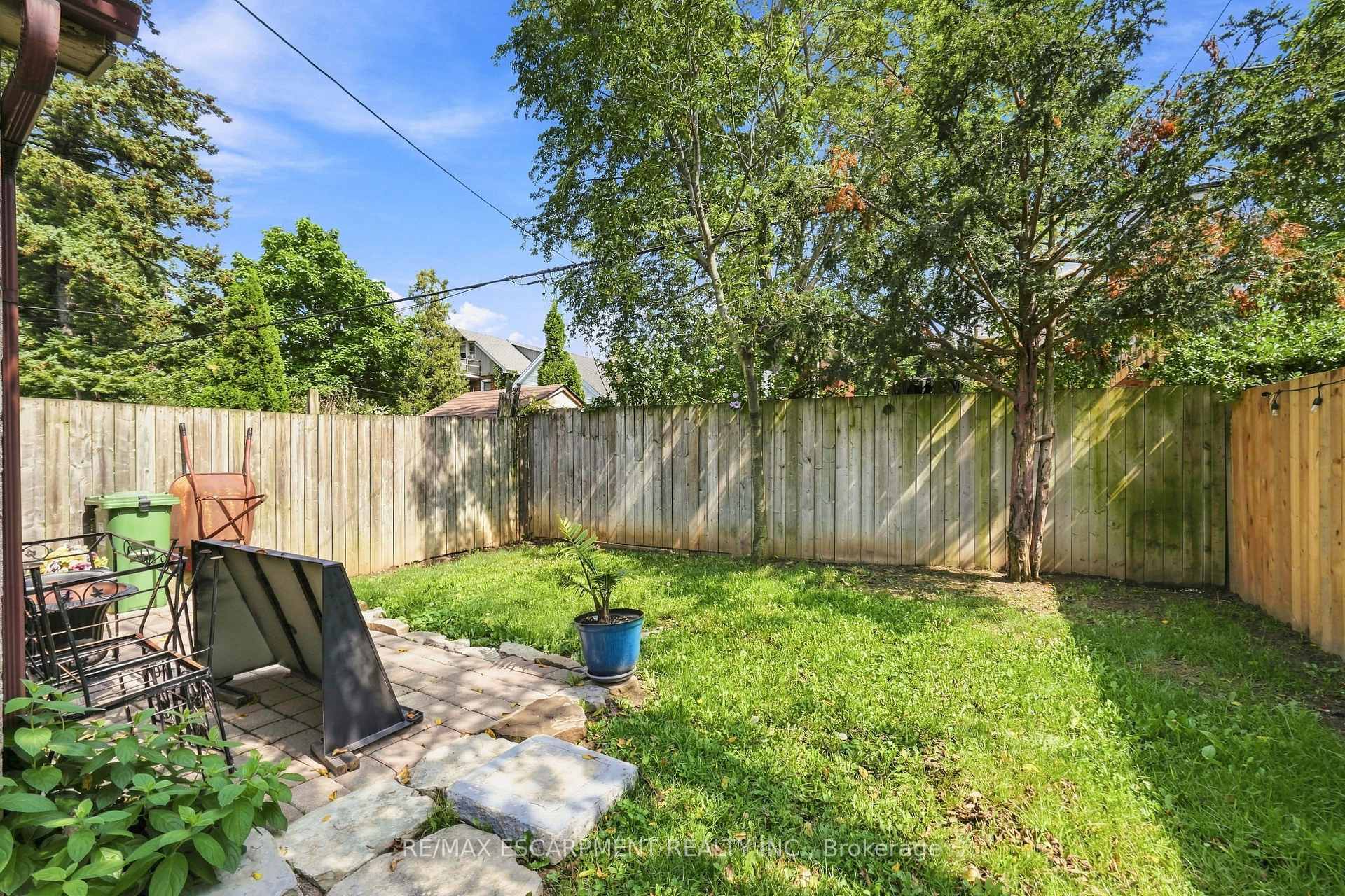 Photo 42 of 163 Grosvenor Avenue S, Hamilton, Delta — HOMEH