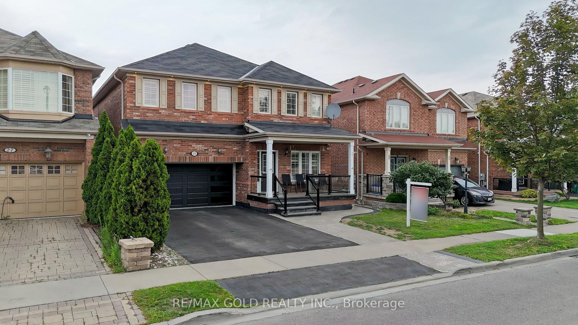Photo 3 of 29 Abbotsbury Drive, Brampton, Credit Valley — HOMEH