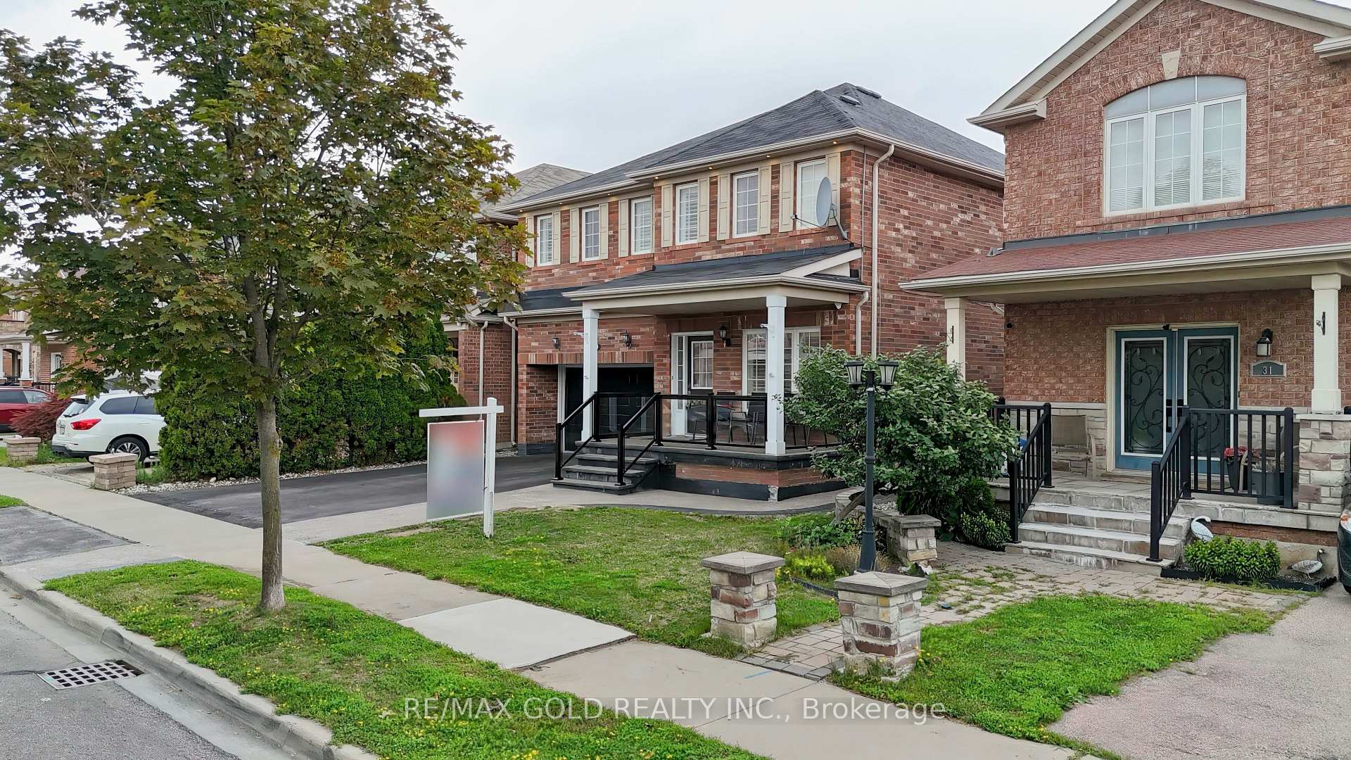 Photo 4 of 29 Abbotsbury Drive, Brampton, Credit Valley — HOMEH