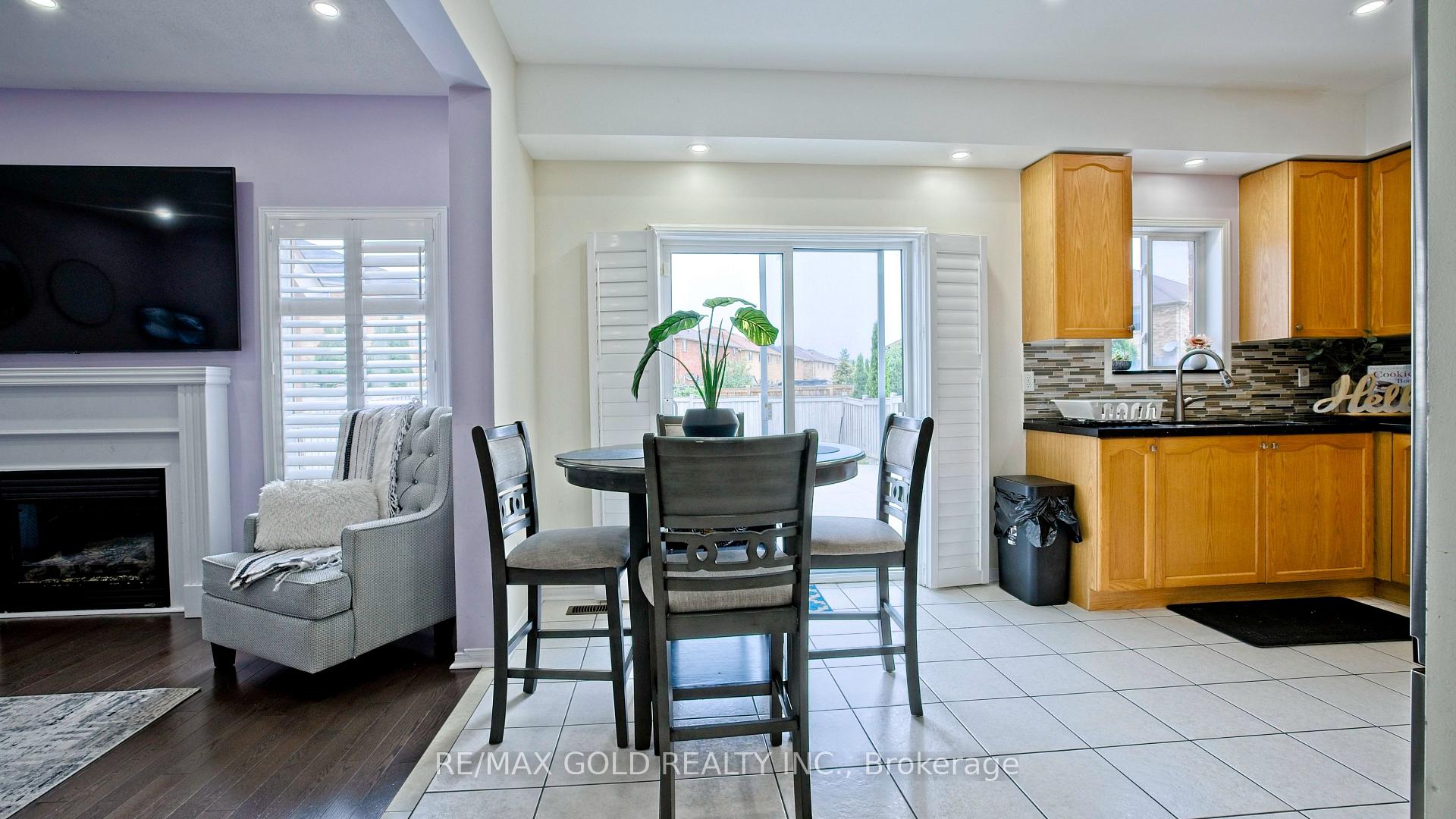Photo 10 of 29 Abbotsbury Drive, Brampton, Credit Valley — HOMEH