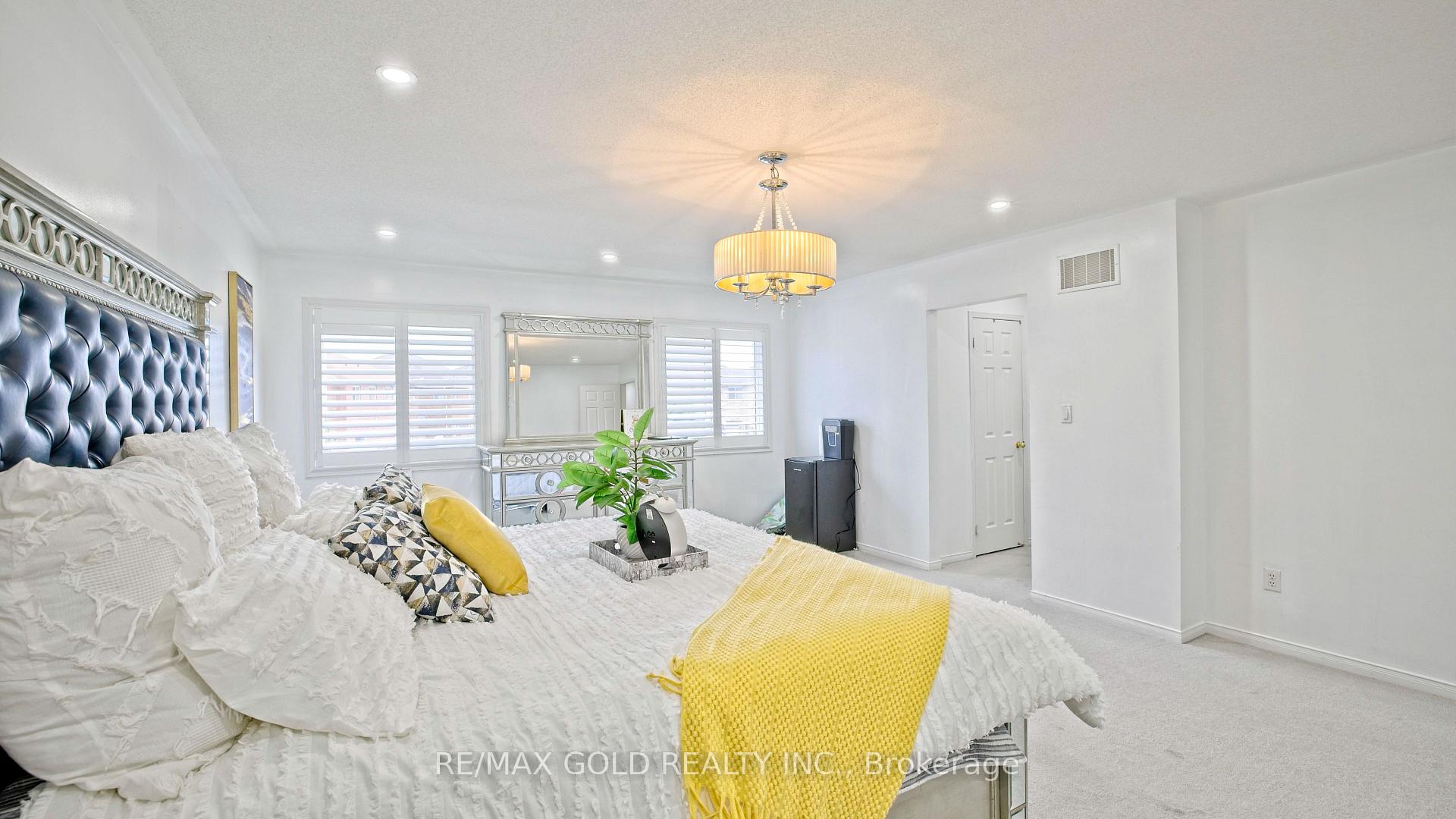 Photo 21 of 29 Abbotsbury Drive, Brampton, Credit Valley — HOMEH