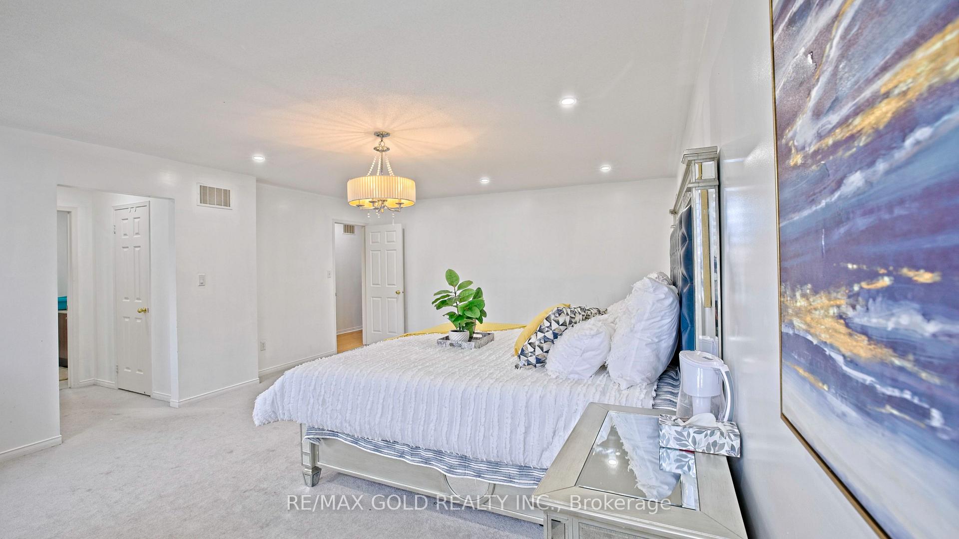 Photo 22 of 29 Abbotsbury Drive, Brampton, Credit Valley — HOMEH