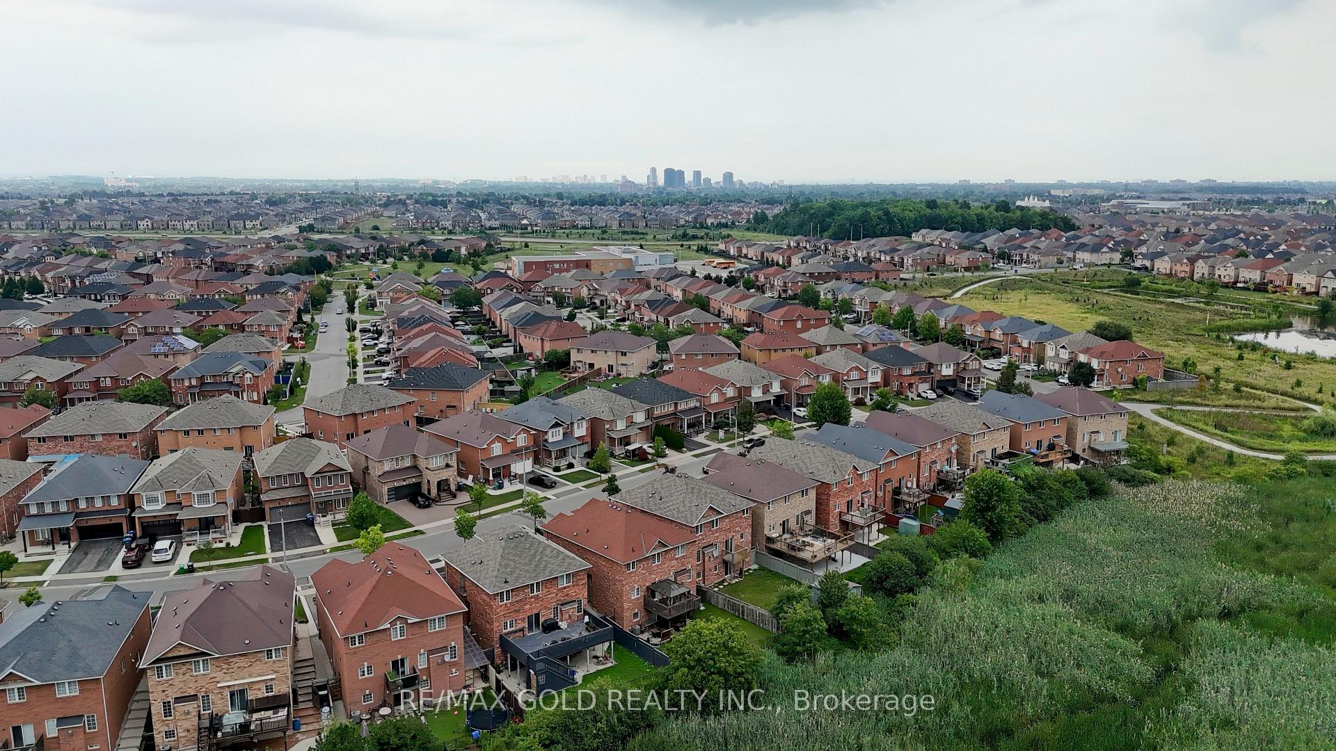 Photo 37 of 29 Abbotsbury Drive, Brampton, Credit Valley — HOMEH