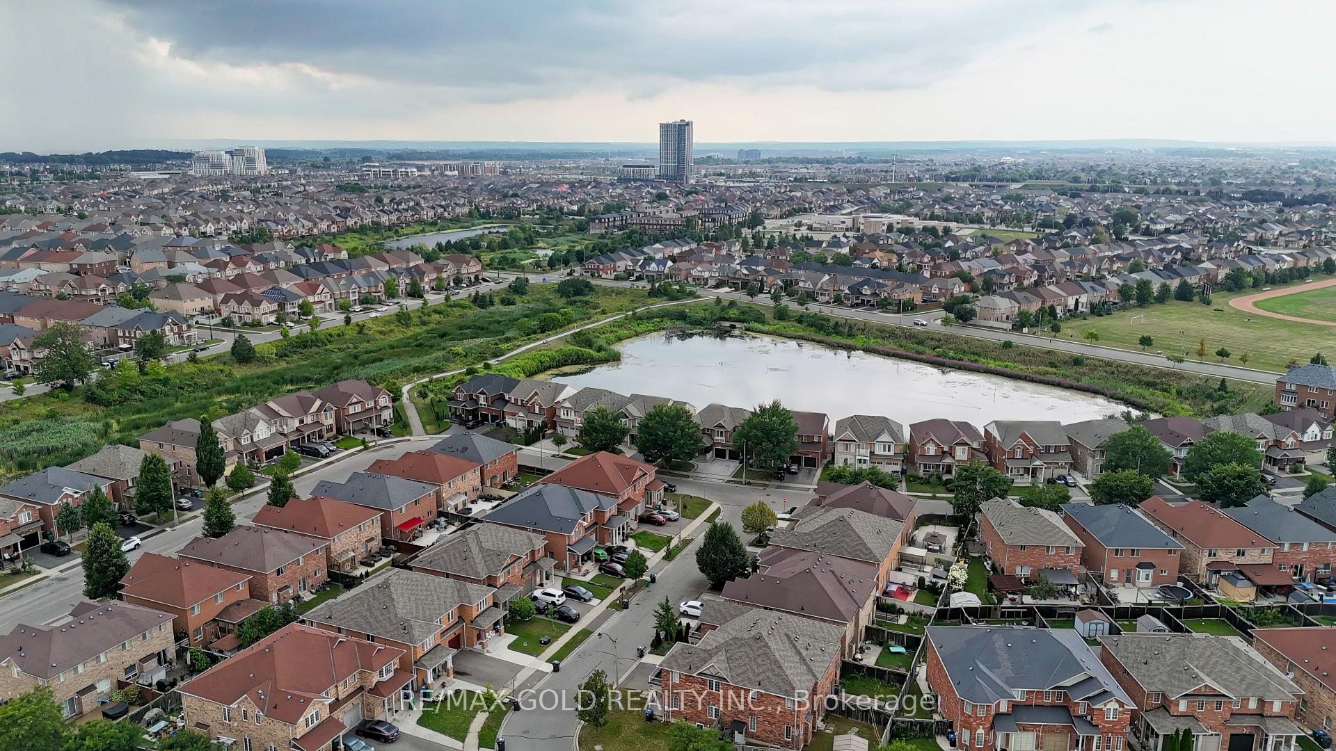 Photo 40 of 29 Abbotsbury Drive, Brampton, Credit Valley — HOMEH