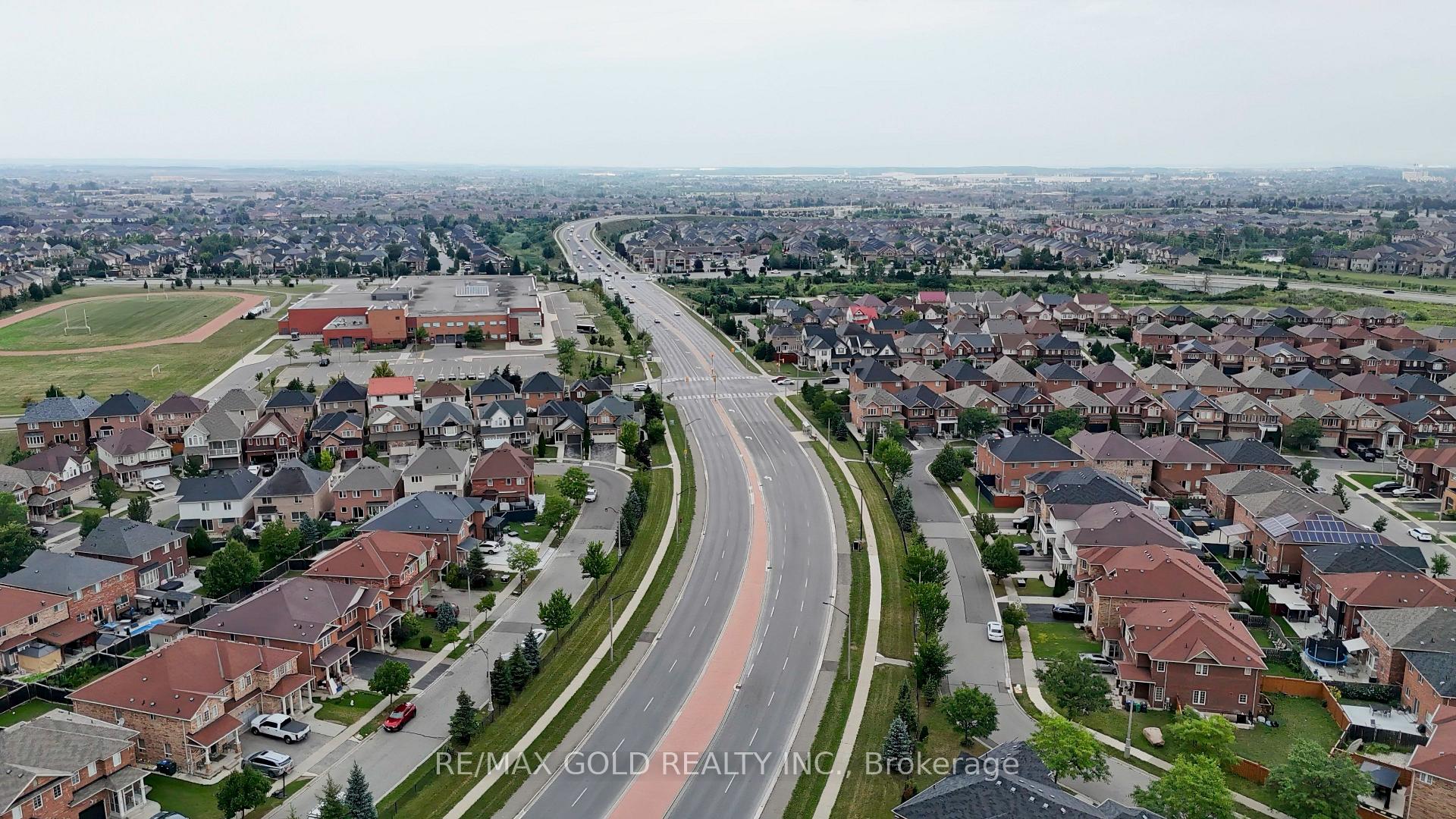 Photo 41 of 29 Abbotsbury Drive, Brampton, Credit Valley — HOMEH
