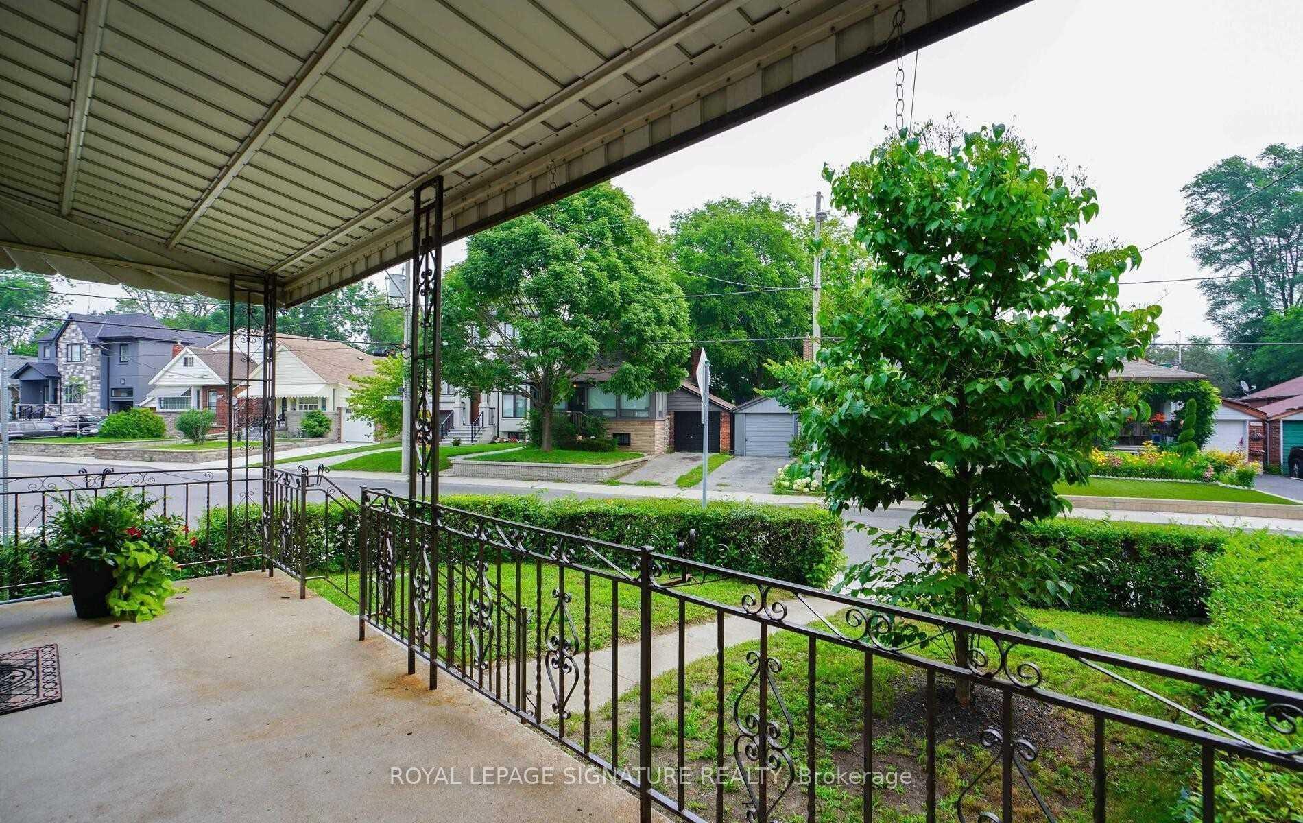 Photo 3 of 1076 Greenwood Avenue, Toronto, Danforth Village-East York — HOMEH