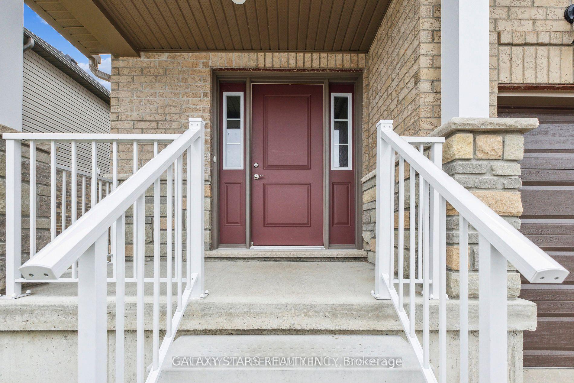 Photo 2 of 33 Robertson Drive, Stratford — HOMEH