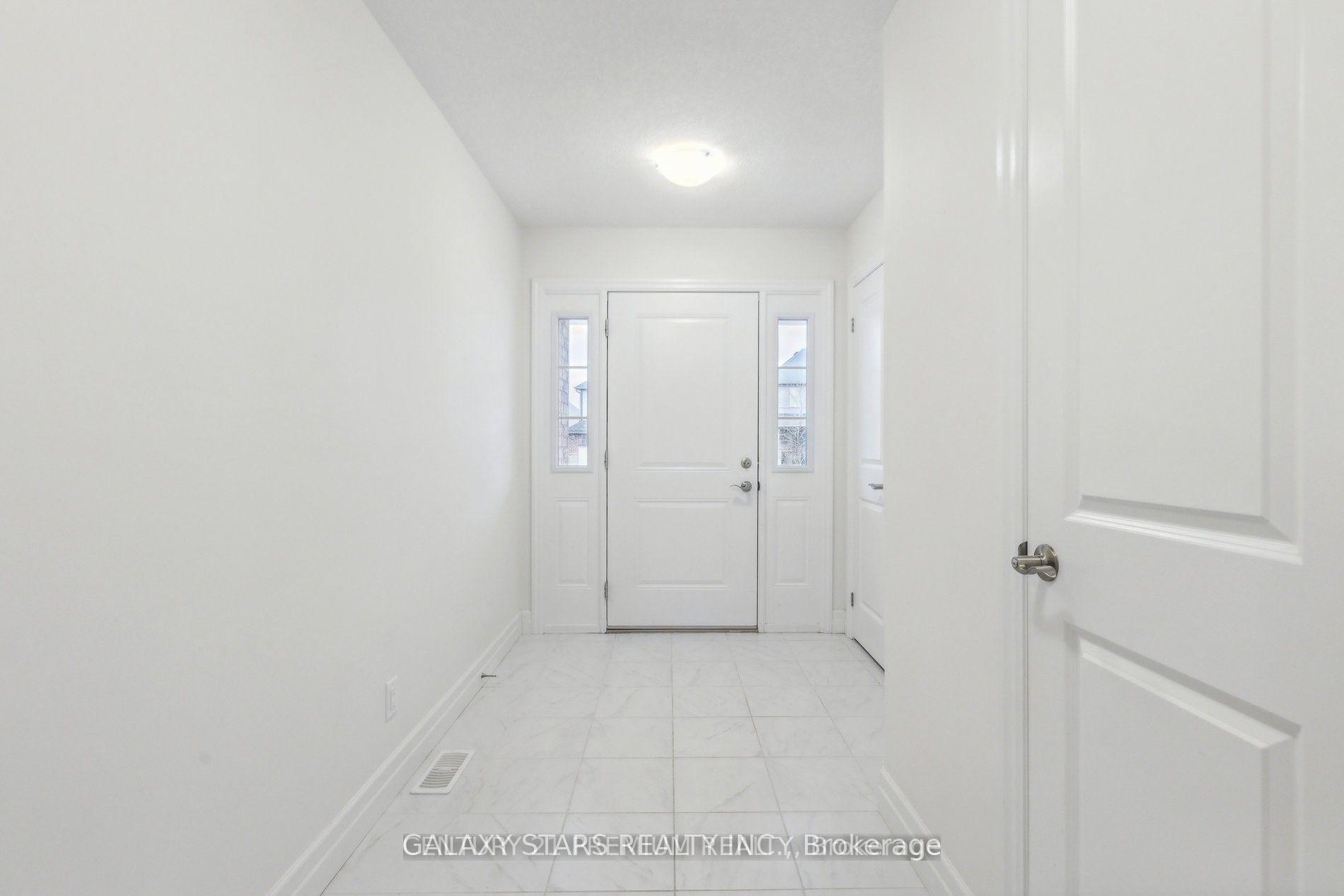 Photo 3 of 33 Robertson Drive, Stratford — HOMEH