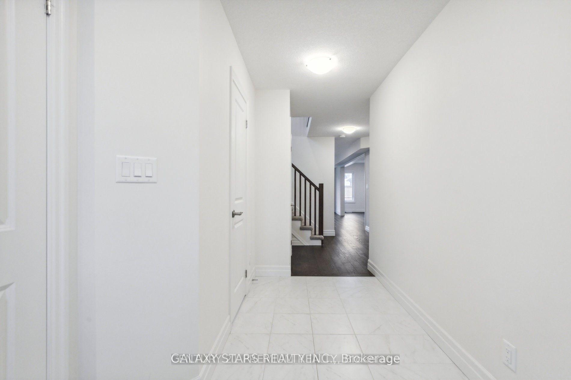 Photo 4 of 33 Robertson Drive, Stratford — HOMEH