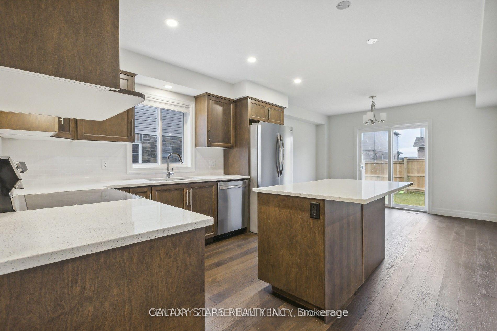 Photo 9 of 33 Robertson Drive, Stratford — HOMEH