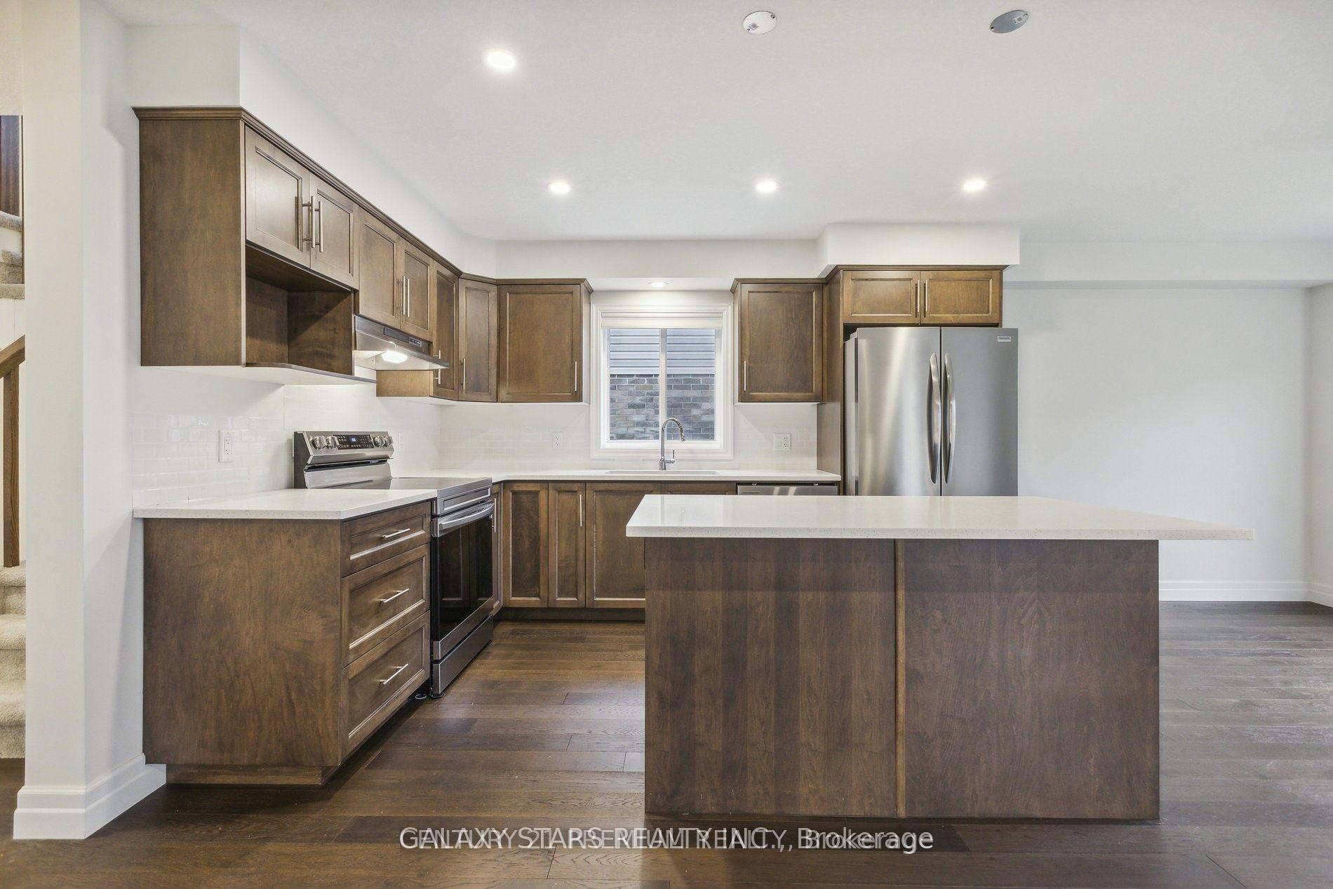 Photo 10 of 33 Robertson Drive, Stratford — HOMEH