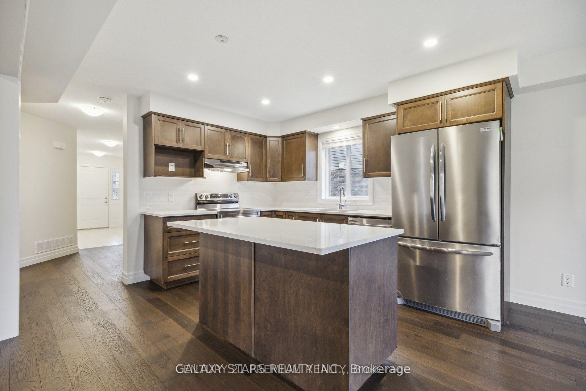 Photo 11 of 33 Robertson Drive, Stratford — HOMEH
