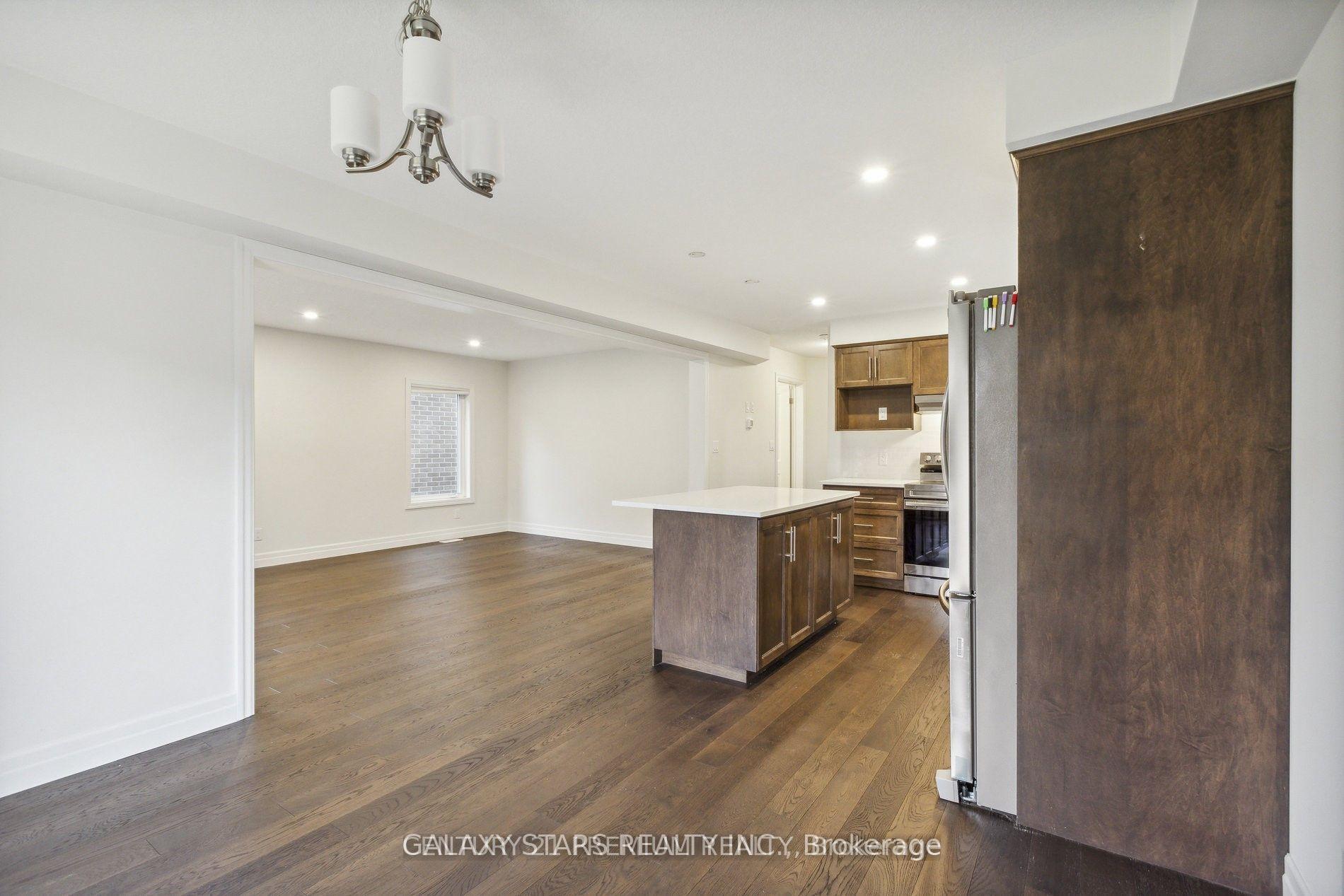 Photo 13 of 33 Robertson Drive, Stratford — HOMEH