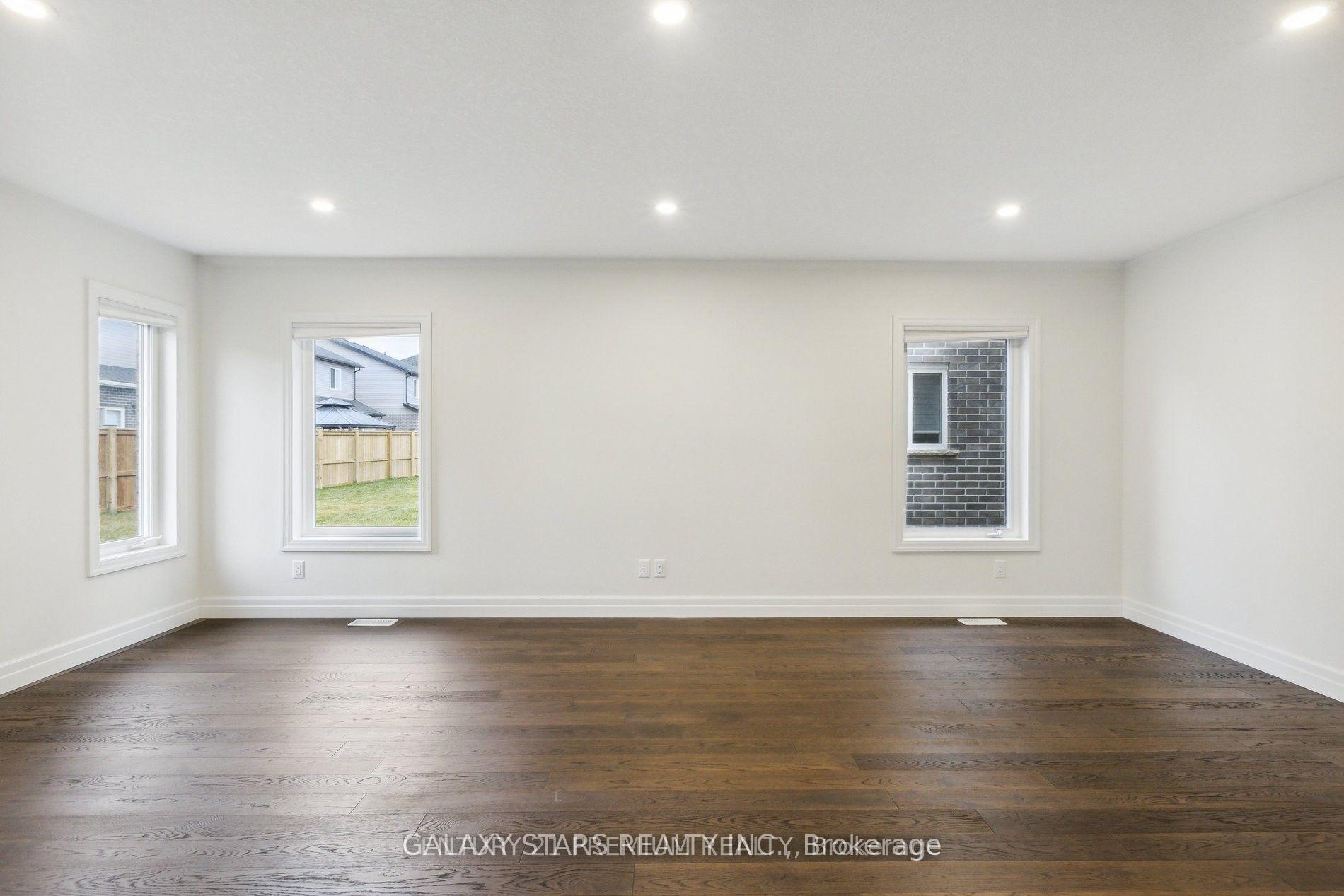 Photo 14 of 33 Robertson Drive, Stratford — HOMEH