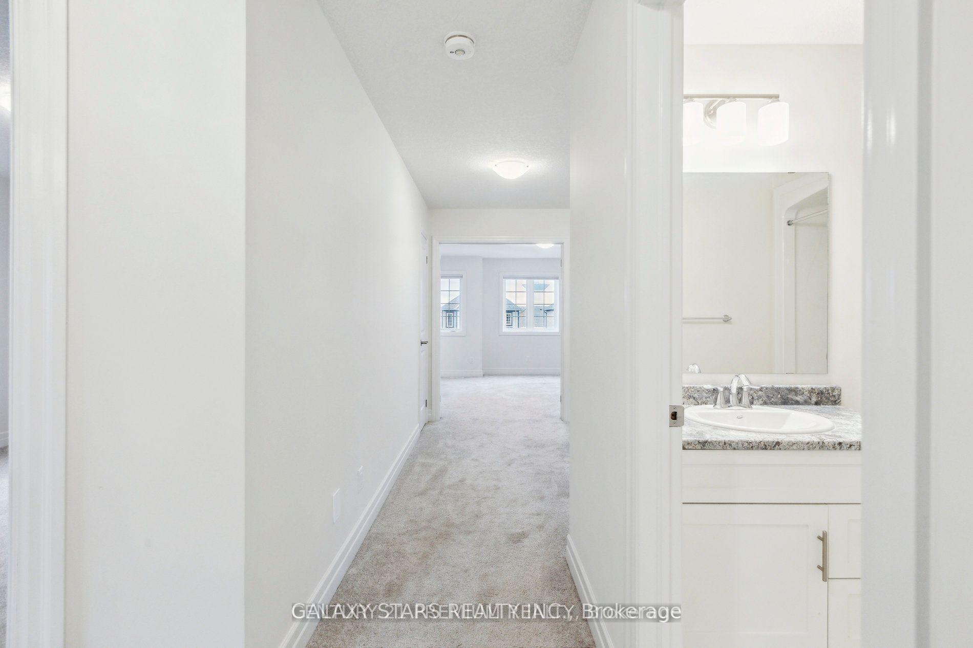 Photo 18 of 33 Robertson Drive, Stratford — HOMEH