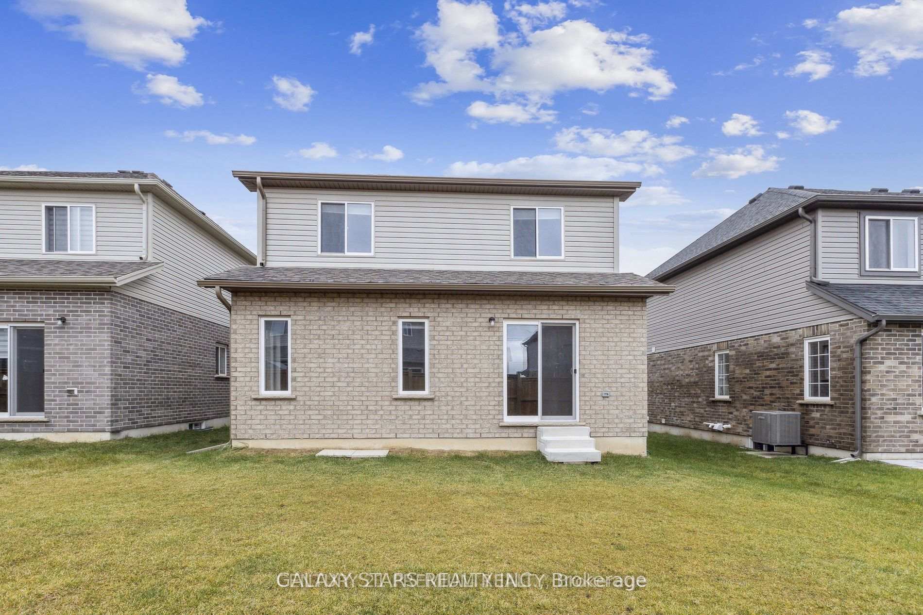 Photo 44 of 33 Robertson Drive, Stratford — HOMEH