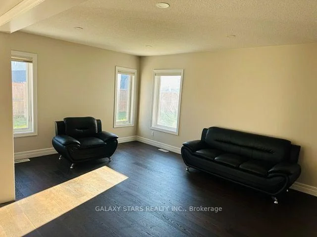 Photo 19 of 33 Robertson Drive, Stratford — HOMEH