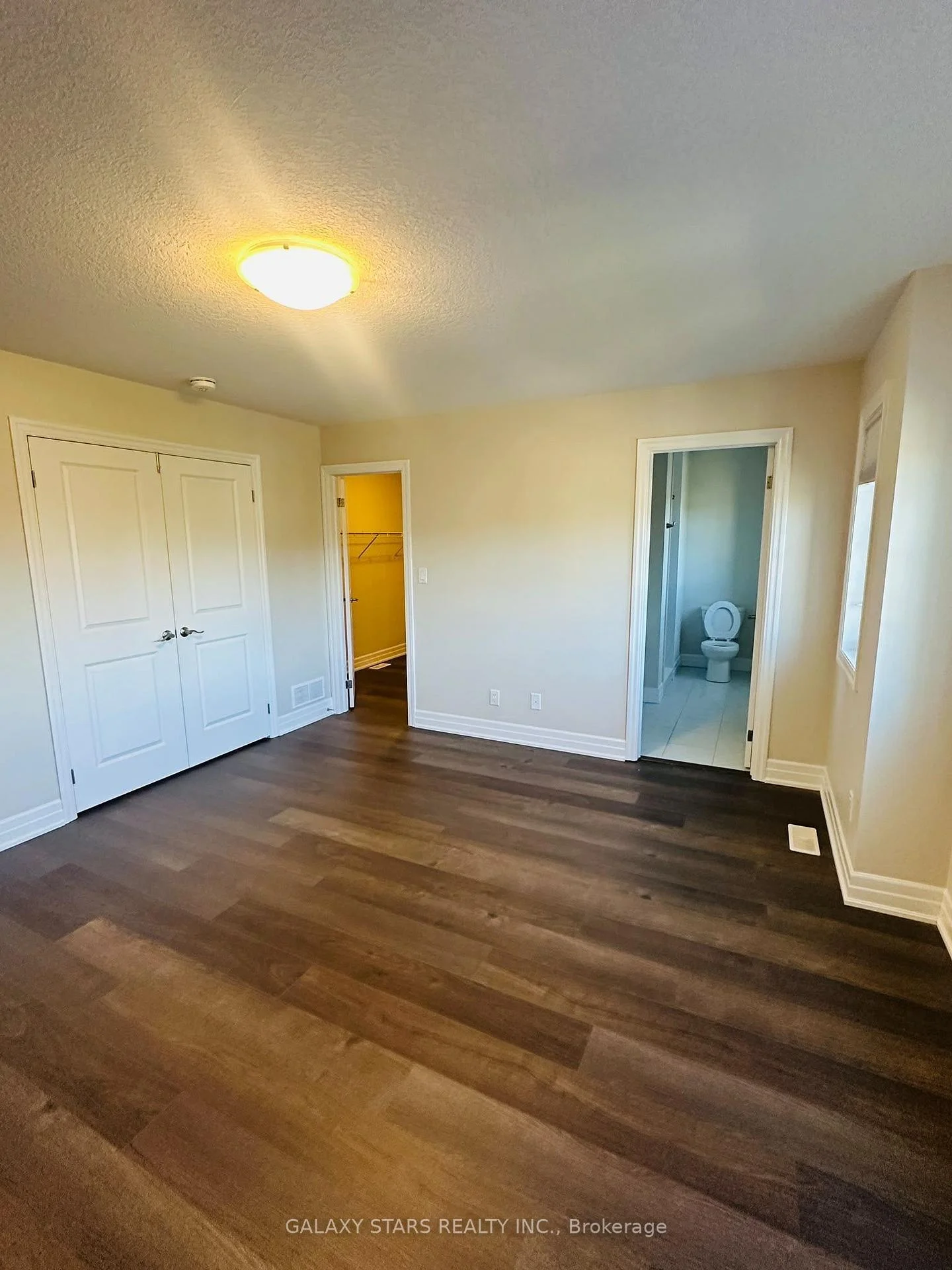Photo 32 of 33 Robertson Drive, Stratford — HOMEH