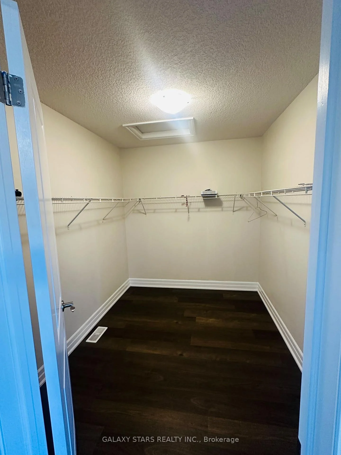 Photo 33 of 33 Robertson Drive, Stratford — HOMEH