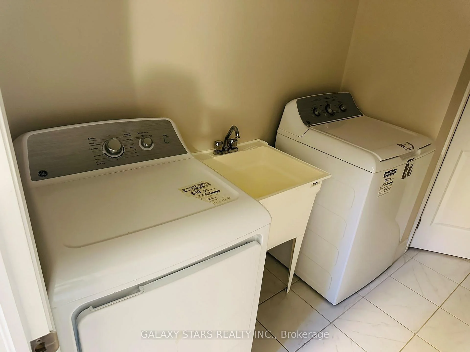 Photo 43 of 33 Robertson Drive, Stratford — HOMEH