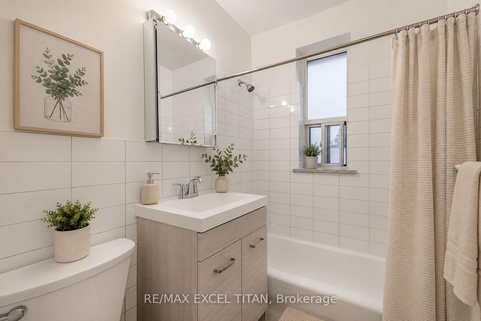 Photo 12 of Unit 303, 156 Kingston Road, Toronto, Woodbine Corridor — HOMEH