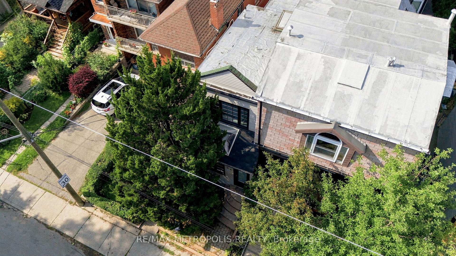 Photo 5 of 24 Marion Street, Toronto, Roncesvalles — HOMEH