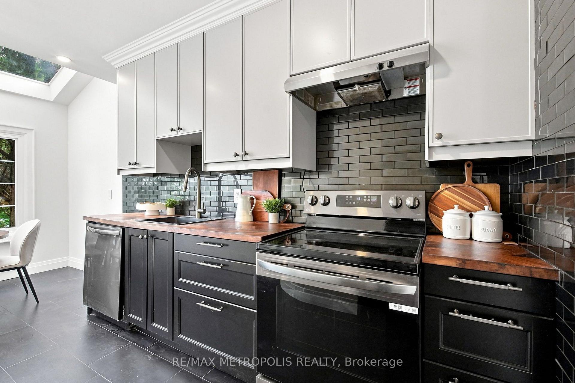 Photo 13 of 24 Marion Street, Toronto, Roncesvalles — HOMEH
